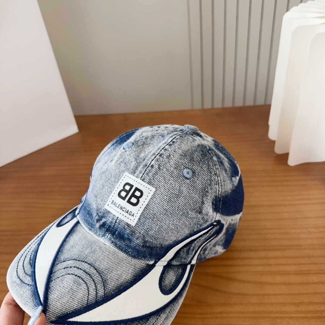 

Balencia*a 巴黎世家新款棒球帽
 🧢简约时尚超级无敌好看的帽子！