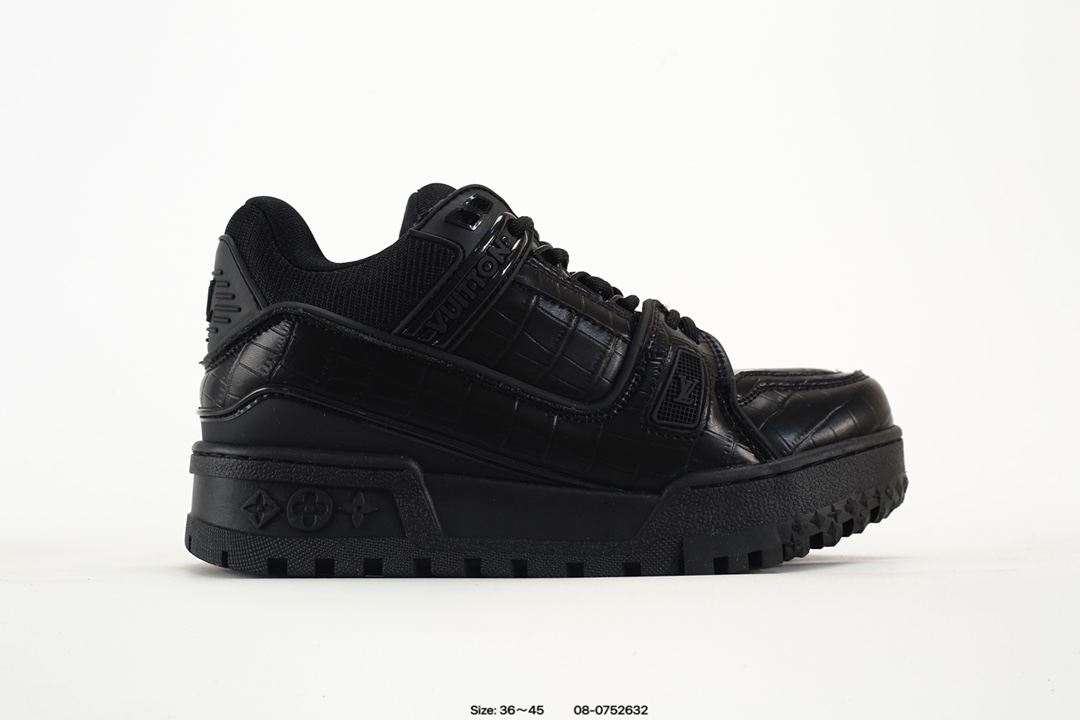 Louis vuitton Trainer Sneaker Low LV路易威登 休闲运动文化百搭板鞋 舒适防滑底和百搭性霸屏整个时尚娱乐圈 细节调整完美主义 鞋面采用柔软皮革鞋面 独家开模大底 侧边采用3D打印标志性Logo 尽显贵族时尚气息 配带正品全套包装 编码:08-0752632