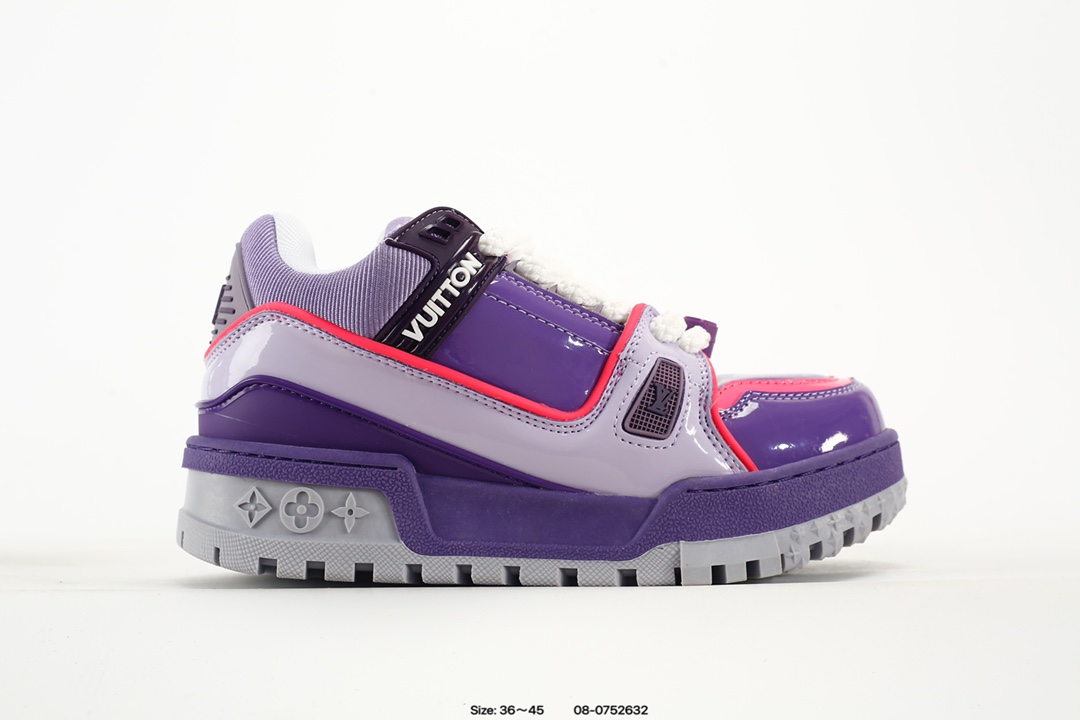 Louis vuitton Trainer Sneaker Low LV路易威登 休闲运动文化百搭板鞋 舒适防滑底和百搭性霸屏整个时尚娱乐圈 细节调整完美主义 鞋面采用柔软皮革鞋面 独家开模大底 侧边采用3D打印标志性Logo 尽显贵族时尚气息 配带正品全套包装 编码:08-0752632