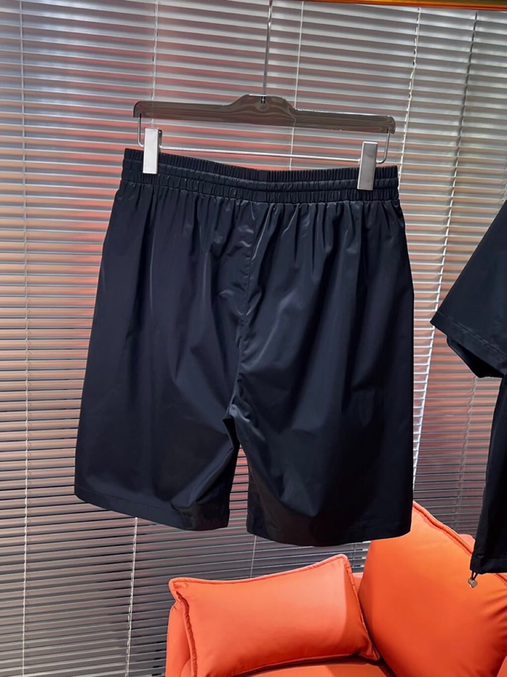 Prada Men’s Triangulation Shorts: High-Quality Nylon, Loose Straps, Perfect Fit - 图片 9