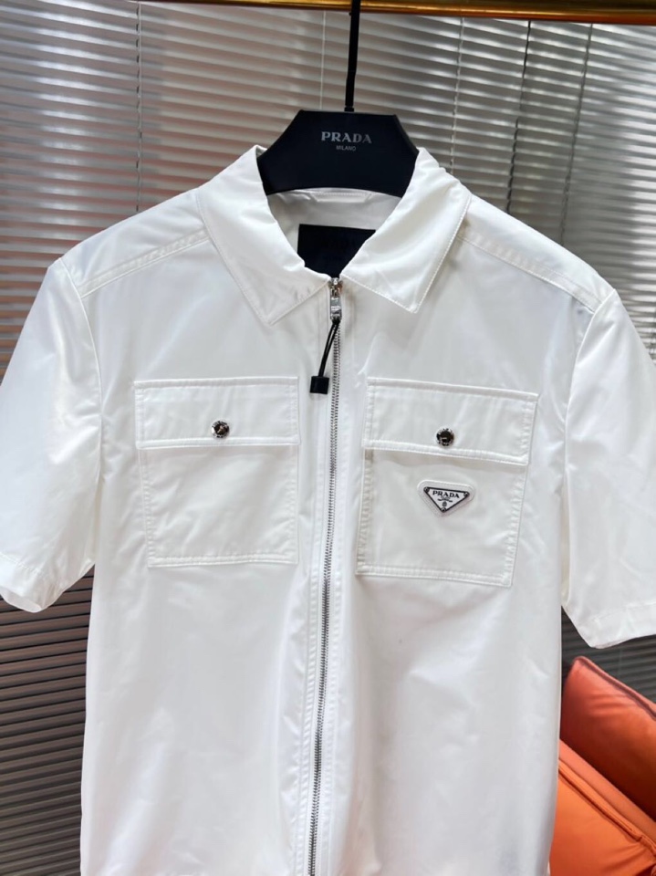 Prada Men’s Triangulation Shorts: High-Quality Design, Perfect Fit, Unavailable for Sale - 图片 3