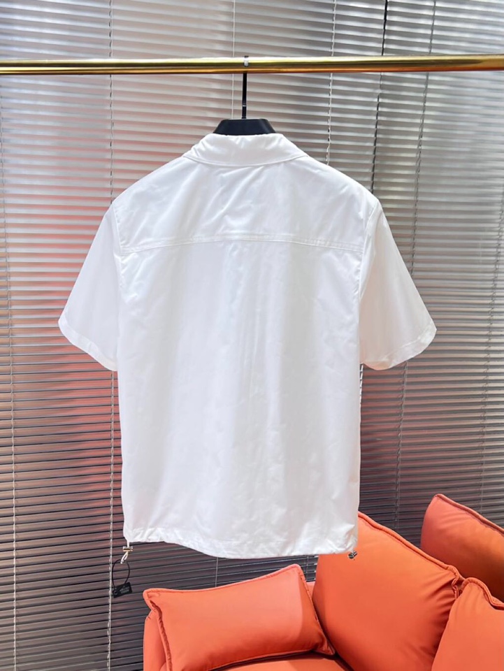 Prada Men’s Triangulation Shorts: High-Quality Design, Perfect Fit, Unavailable for Sale - 图片 7