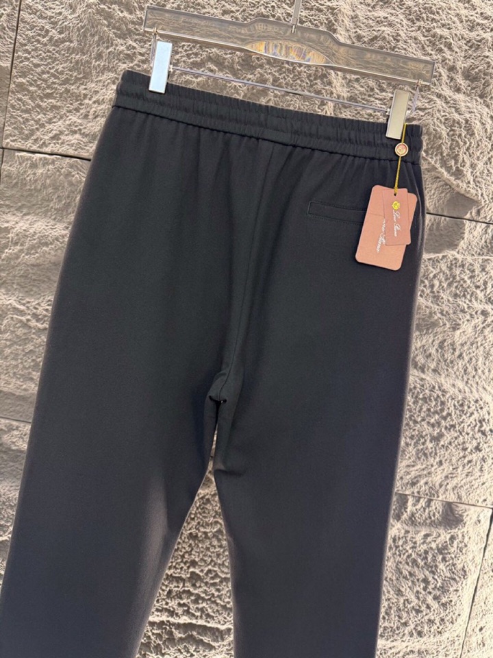 Luxurious Men’s Wool Shorts: Loro Piana Noyoa L2025s, Classic Elegance in Fashion Styles - 图片 7
