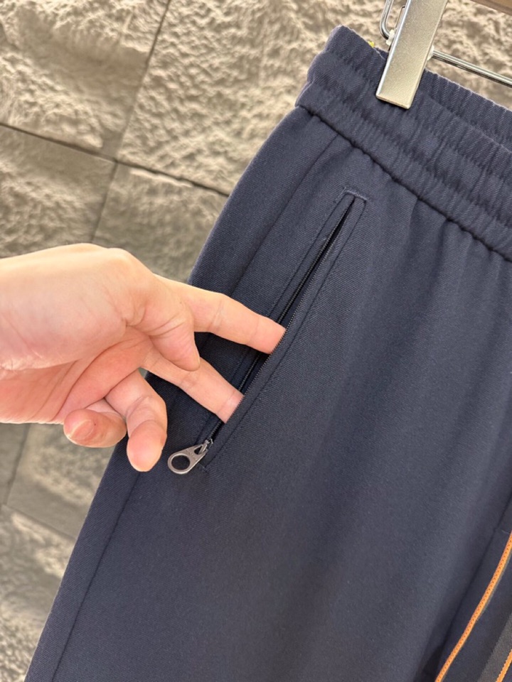 Luxurious Men’s Wool Shorts by Loro Piana: Classic Elegance in Fashion Styles - 图片 4