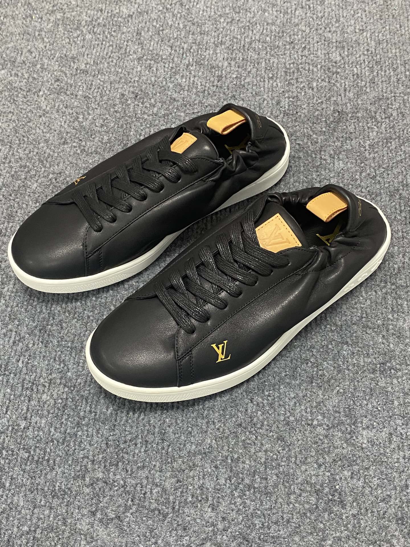 NO:557147,[L Home] Top Size: 39-44 (customized at 38.45.46) LV Donkey Brand Louis Vuitton's latest genuine leather business suit shoes are launched simultaneously on the official website. The first-layer cowhide imported from Italy is made of heavy gold, and the official website is 1:1 (non-slip and wear-resistant rubber outsole). It is versatile, high-end without losing class, and the color matching is extraordinary. This four-season model is charming and shows off the temperament of a big name when worn on the feet.,, louis  vuitton,louis vuitton,louis vuitton,louis vuitton,business suit,cowhide19860909【 L家】顶级 Size: 39-44(38.45.46定做 ) LV 驴牌 路易威登 最新真皮商务西装鞋官网同步上市,意大利进口 头层牛皮一比一重金打造,官网1:1 (防滑耐磨橡胶大底) .穿着百搭,高档不失档次,彩色搭配气度不凡.此款四季款,穿在脚上魅力四射尽显大牌气质.,,louis vuitton,louis vuitton,louis vuitton,louis vuitton,business suit,cowhide,Men's shoes