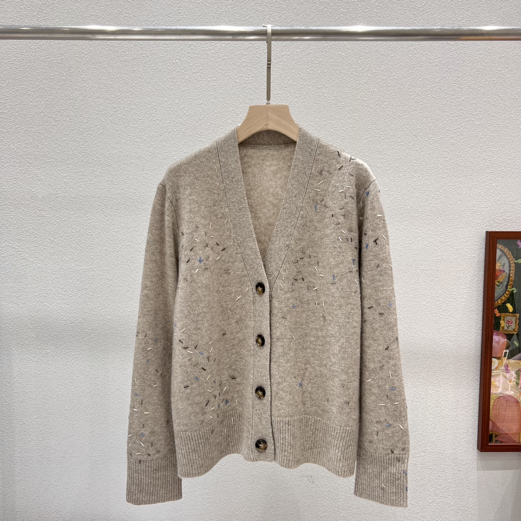 NO:463413,Herme* 25 autumn and winter heavy-industrial hand-embroidered cashmere cardigan yb customized high-quality cashmere material soft, comfortable, soft, delicate, loose fit, versatile, heavy-industrial multi-color hand-embroidered stitch and thread sewn white camel SML, hermes, alexander wang19860909Herme* 25秋冬重工手绣羊绒开衫 yb定制高品质山羊绒材质 软糯舒适柔软贴身细腻 宽松版型实穿百搭 重工多色手工绣花 一针一线缝制 白色 驼色 SML,,hermes,alexander wang,Women's clothing