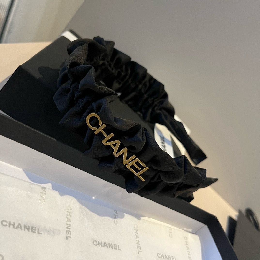 🆕

Chanel香奈儿发箍 经典小香头箍