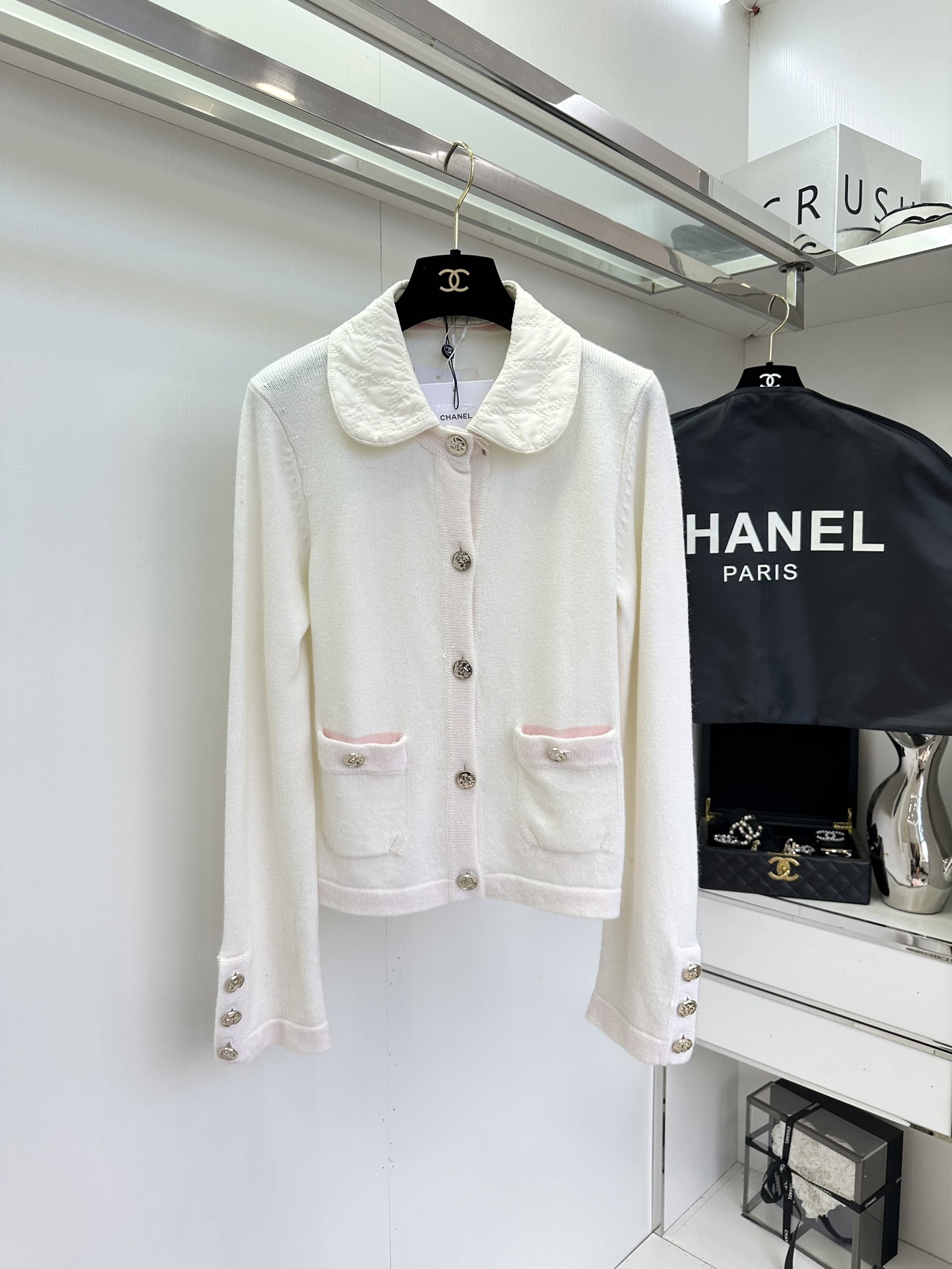 Chanel-Style Knit Cardigan: Elegant, Girlish Design with Exquisite Details 5 i1754546411 7170 3
