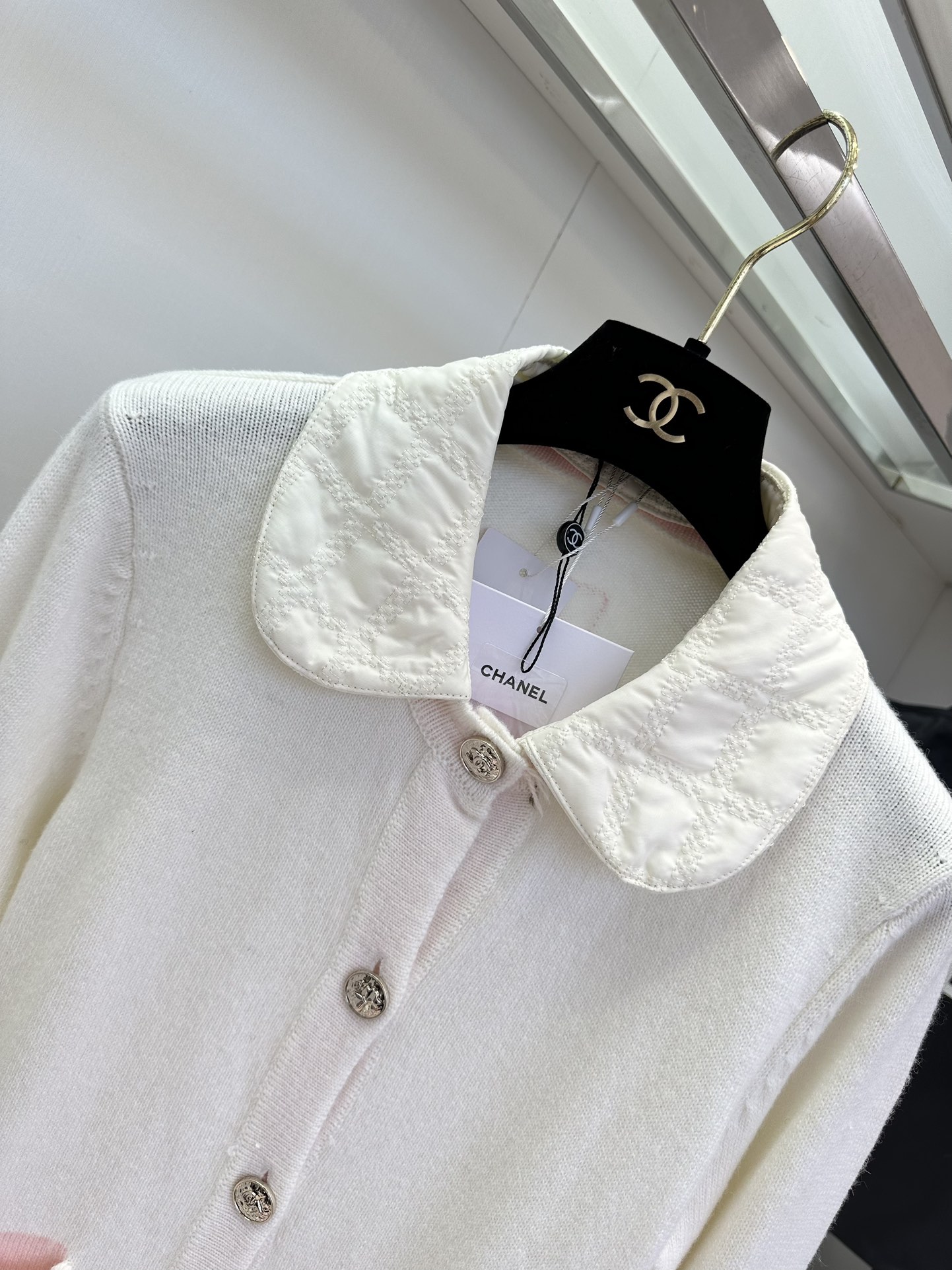 Chanel-Style Knit Cardigan: Elegant, Girlish Design with Exquisite Details 6 i1754546411 7866 4