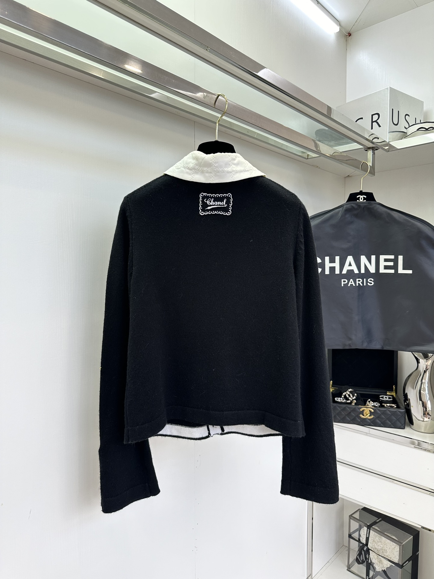 Chanel-Style Knit Cardigan: Elegant, Girlish Design with Exquisite Details 10 i1754546411 8186 8