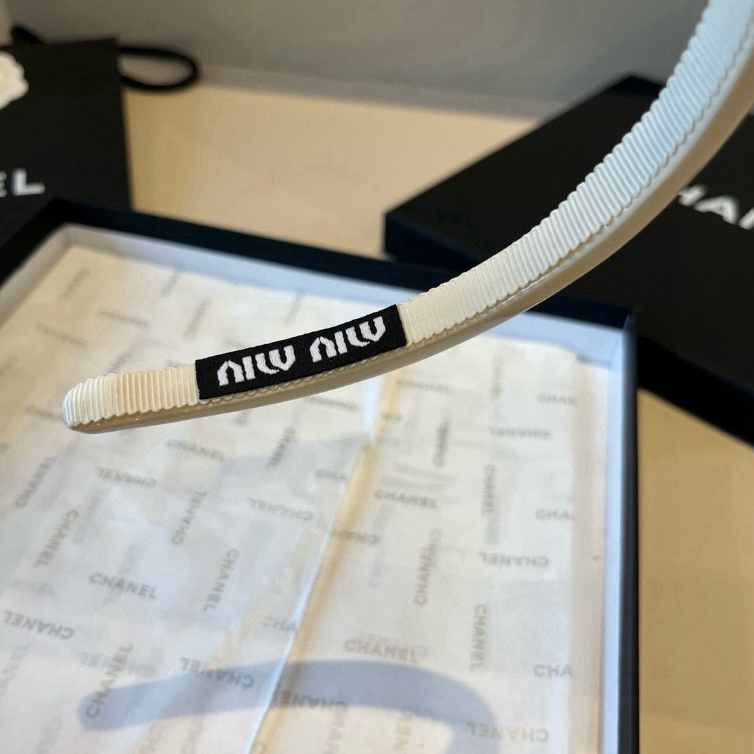 🆕

miumiu缪缪新款发箍