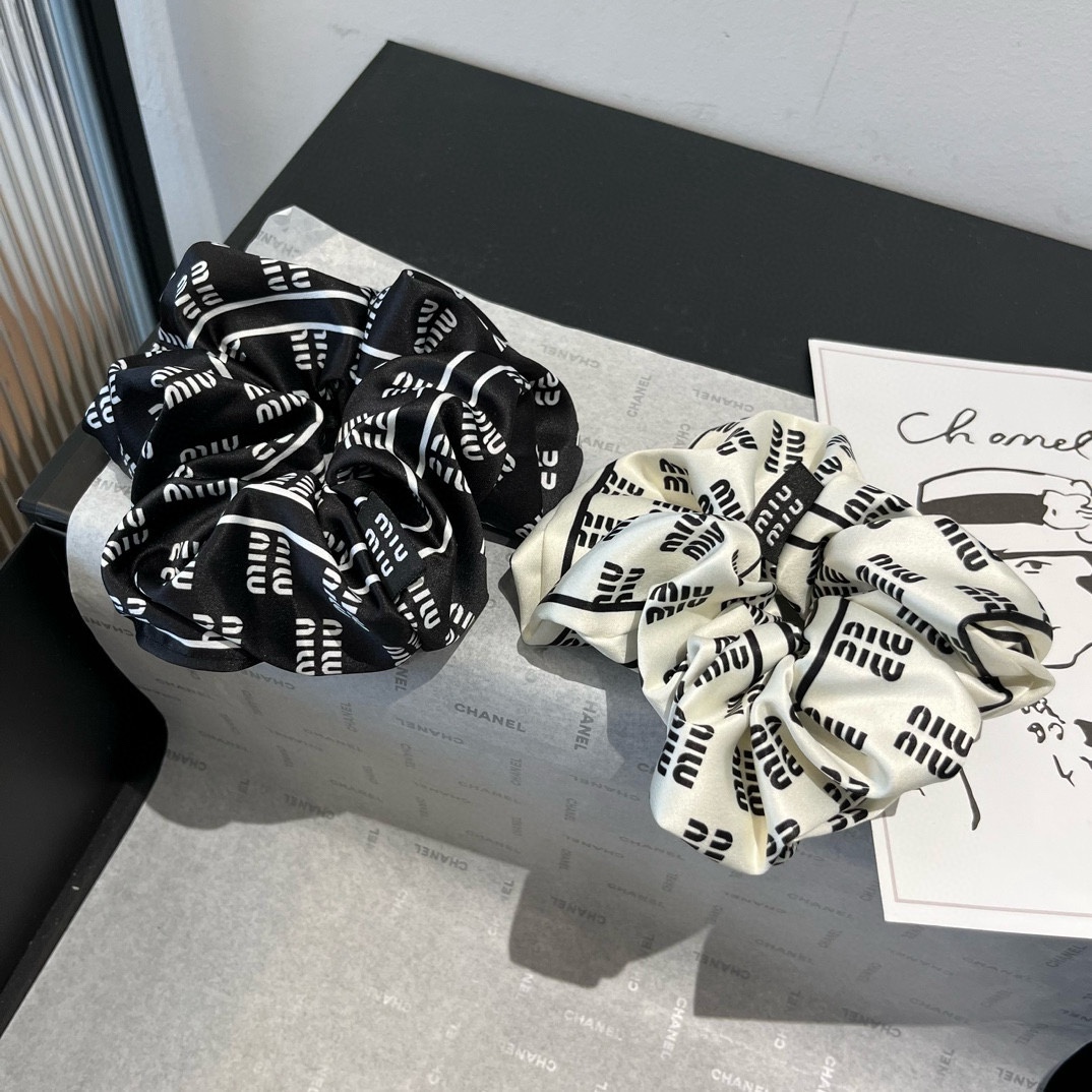 🆕

miumiu缪缪新款发圈