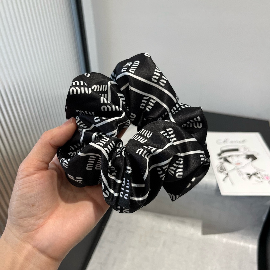 🆕

miumiu缪缪新款发圈