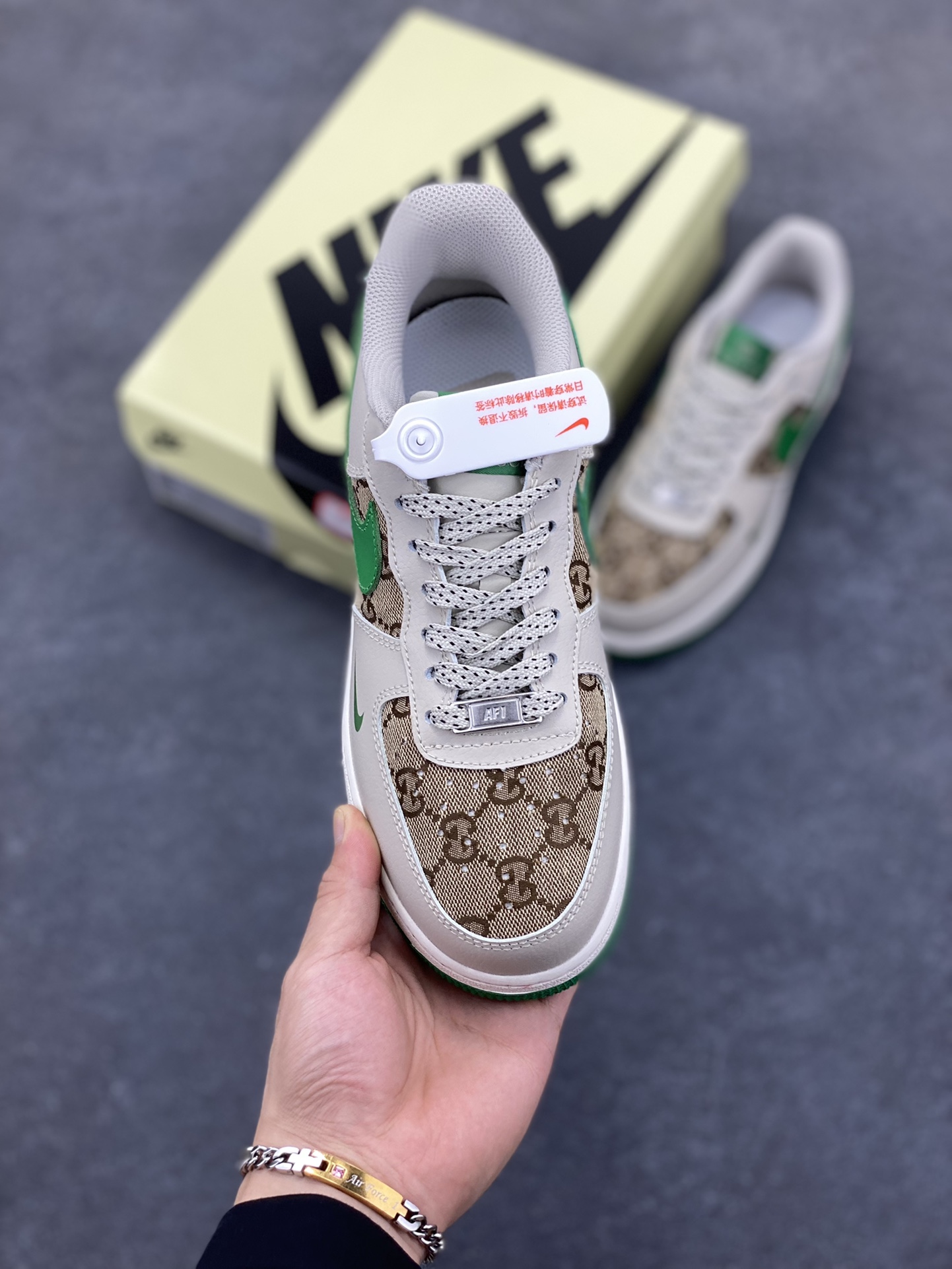 图片[2]-Nike Air Force 1 Low 空军一号低帮百搭休闲运动板鞋。柔软、弹性十足的缓震性能和出色的中底设计，横跨复古与现代的外型结合，造就出风靡全球三十多年的Force 1，直到今天还深受青睐。 货号：LW9279-003 尺码：36 36.5 37.5 38 38.5 39 40 40.5 41 42 42.5 43 44 44.5 45-选品中心