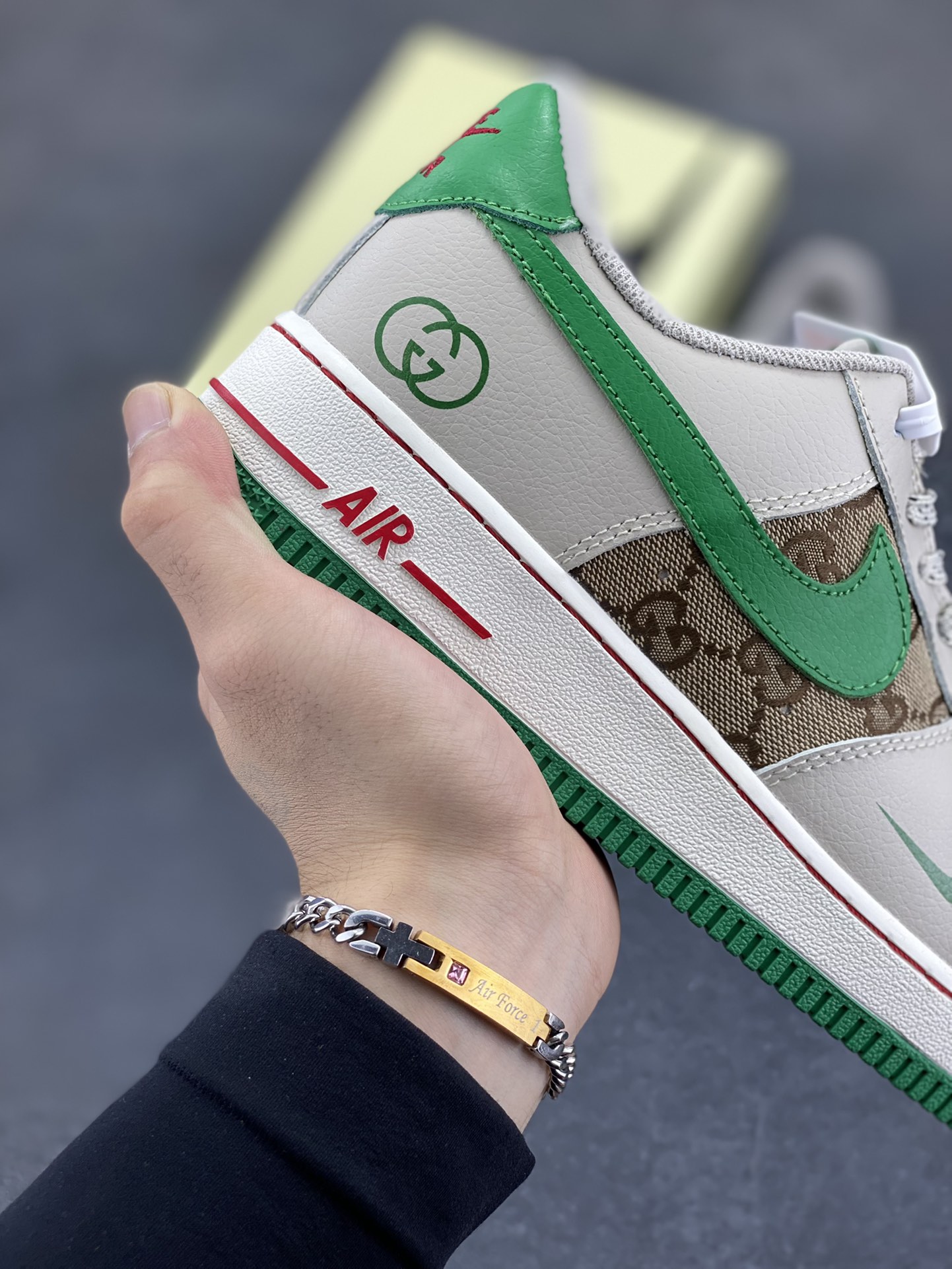 图片[6]-Nike Air Force 1 Low 空军一号低帮百搭休闲运动板鞋。柔软、弹性十足的缓震性能和出色的中底设计，横跨复古与现代的外型结合，造就出风靡全球三十多年的Force 1，直到今天还深受青睐。 货号：LW9279-003 尺码：36 36.5 37.5 38 38.5 39 40 40.5 41 42 42.5 43 44 44.5 45-选品中心