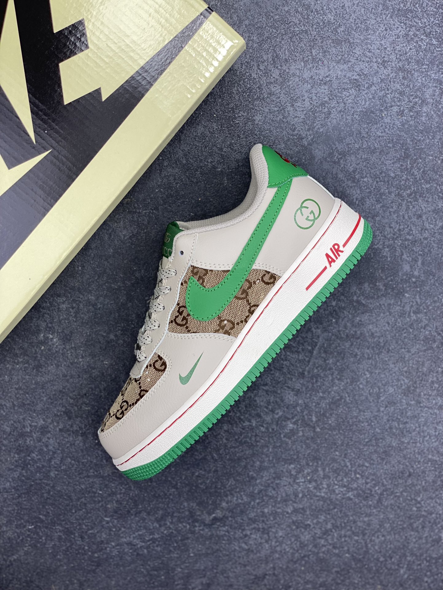 图片[7]-Nike Air Force 1 Low 空军一号低帮百搭休闲运动板鞋。柔软、弹性十足的缓震性能和出色的中底设计，横跨复古与现代的外型结合，造就出风靡全球三十多年的Force 1，直到今天还深受青睐。 货号：LW9279-003 尺码：36 36.5 37.5 38 38.5 39 40 40.5 41 42 42.5 43 44 44.5 45-选品中心