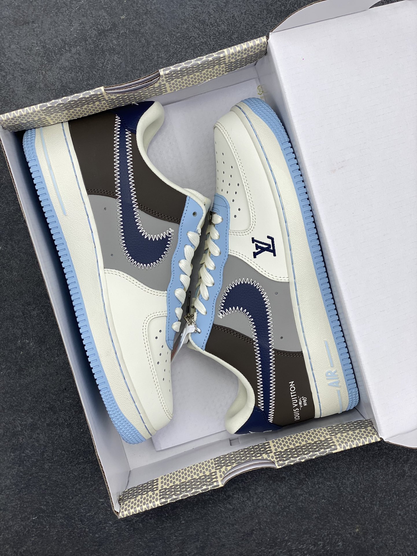 图片[9]-NIke Air Force 1 \’07 Low LV联名–彩色拼接 空军一号低帮 运动鞋 休闲鞋 折边针车 工艺难度大 原楦头原纸板 原装鞋盒 原厂鞋底 超高清洁度 细节完美 货号：SC0601-560 尺码：36 36.5 37.5 38 38.5 39 40 40.5 41 42 42.5 43 44 44.5 45-选品中心