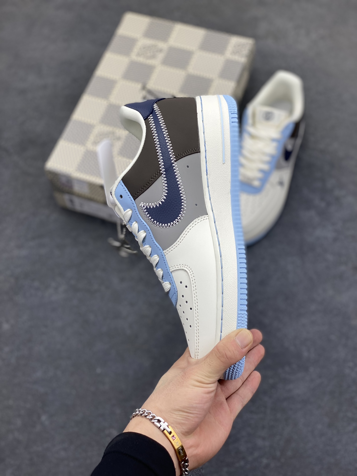 图片[3]-NIke Air Force 1 \’07 Low LV联名–彩色拼接 空军一号低帮 运动鞋 休闲鞋 折边针车 工艺难度大 原楦头原纸板 原装鞋盒 原厂鞋底 超高清洁度 细节完美 货号：SC0601-560 尺码：36 36.5 37.5 38 38.5 39 40 40.5 41 42 42.5 43 44 44.5 45-选品中心