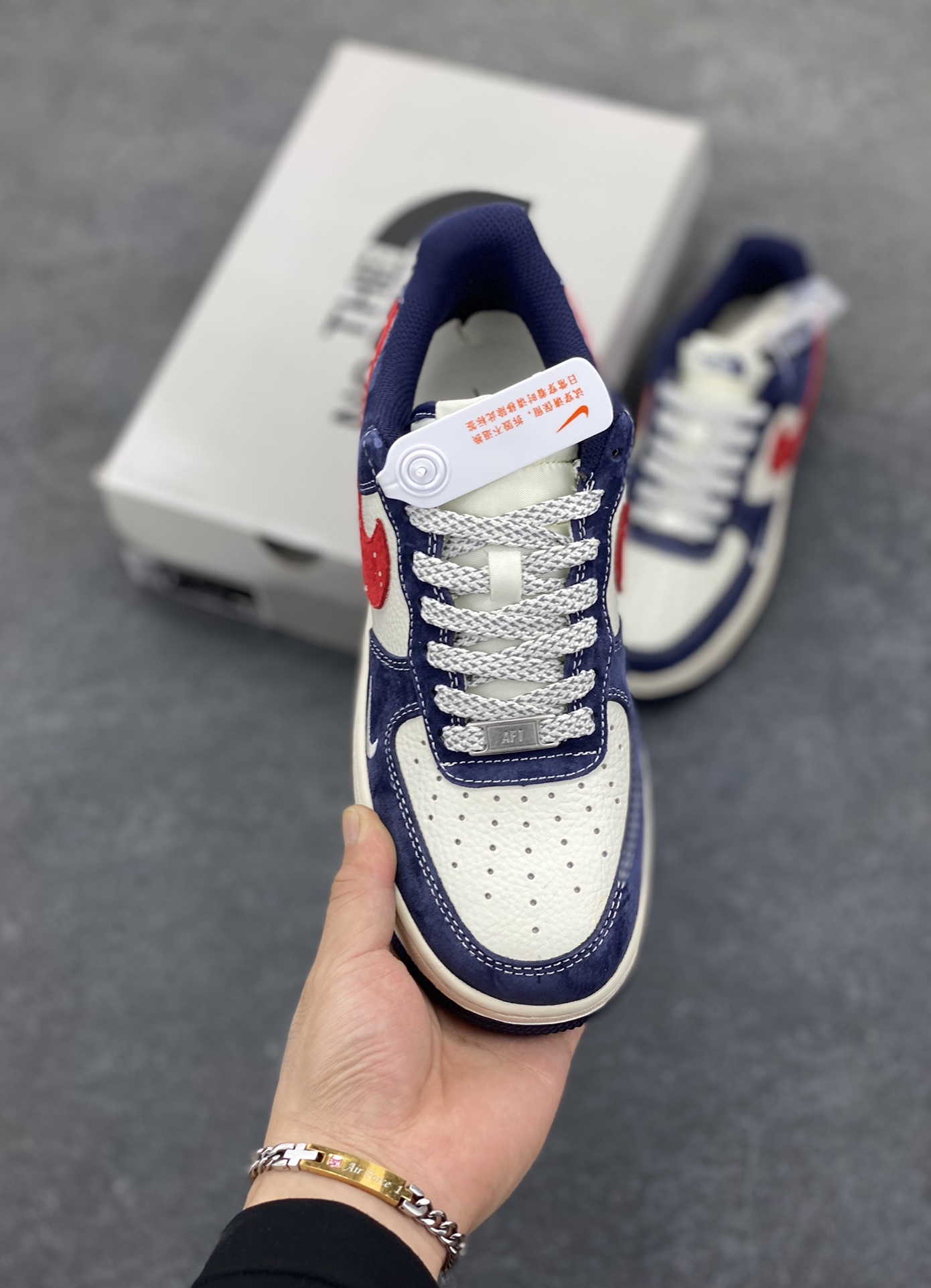 图片[2]-NIke Air Force 1 \’07 Low “北面联名——深兰红”空军一号 低帮 运动鞋 休闲鞋 折边针车 工艺难度大 原楦头原纸板 原装鞋盒 定制五金配件 内置全掌气垫 原厂鞋底 货号：HS8068-045 尺码：36 36.5 37.5 38 38.5 39 40 40.5 41 42 42.5 43 44 44.5 45-选品中心