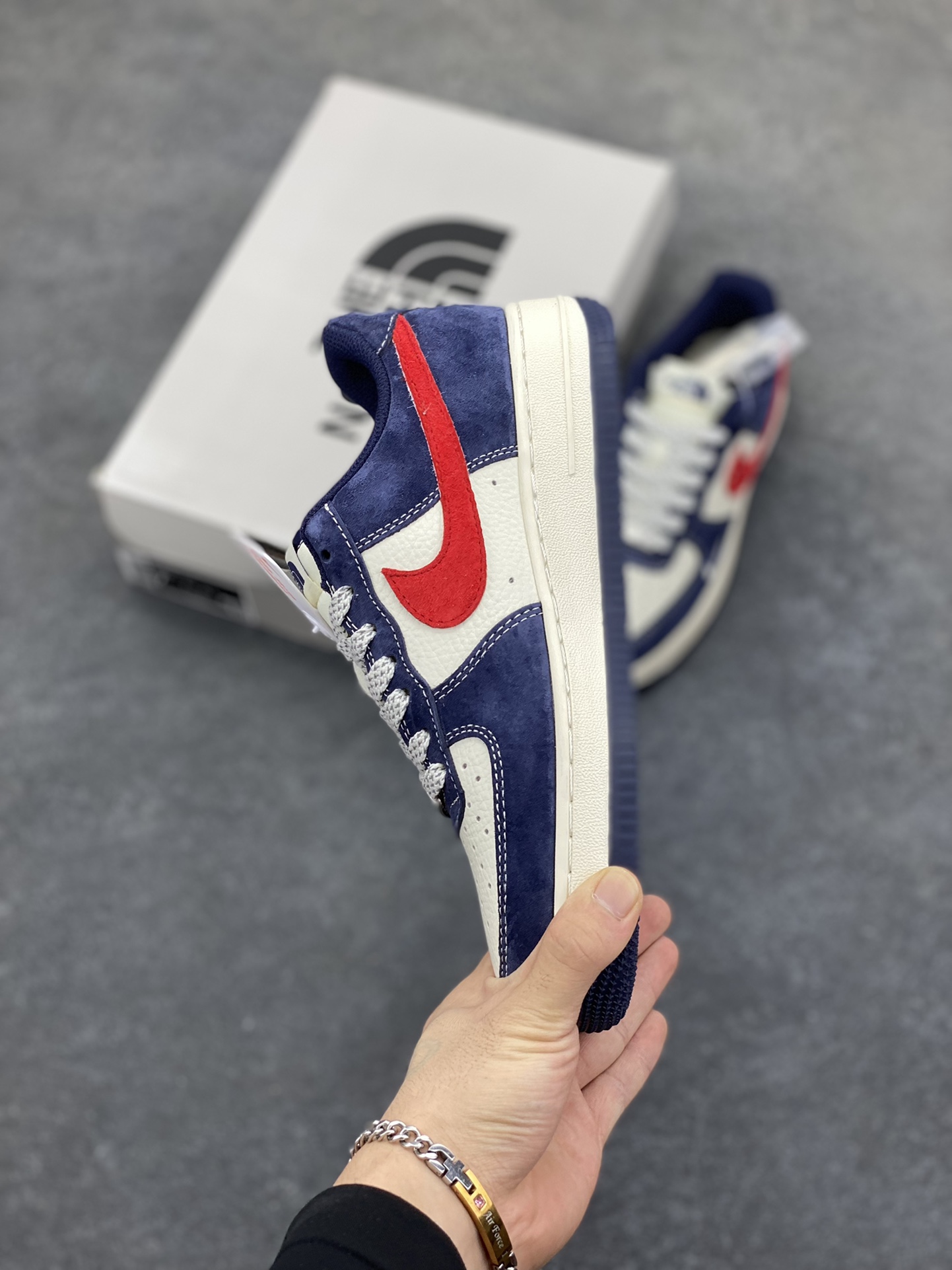 图片[3]-NIke Air Force 1 \’07 Low “北面联名——深兰红”空军一号 低帮 运动鞋 休闲鞋 折边针车 工艺难度大 原楦头原纸板 原装鞋盒 定制五金配件 内置全掌气垫 原厂鞋底 货号：HS8068-045 尺码：36 36.5 37.5 38 38.5 39 40 40.5 41 42 42.5 43 44 44.5 45-选品中心