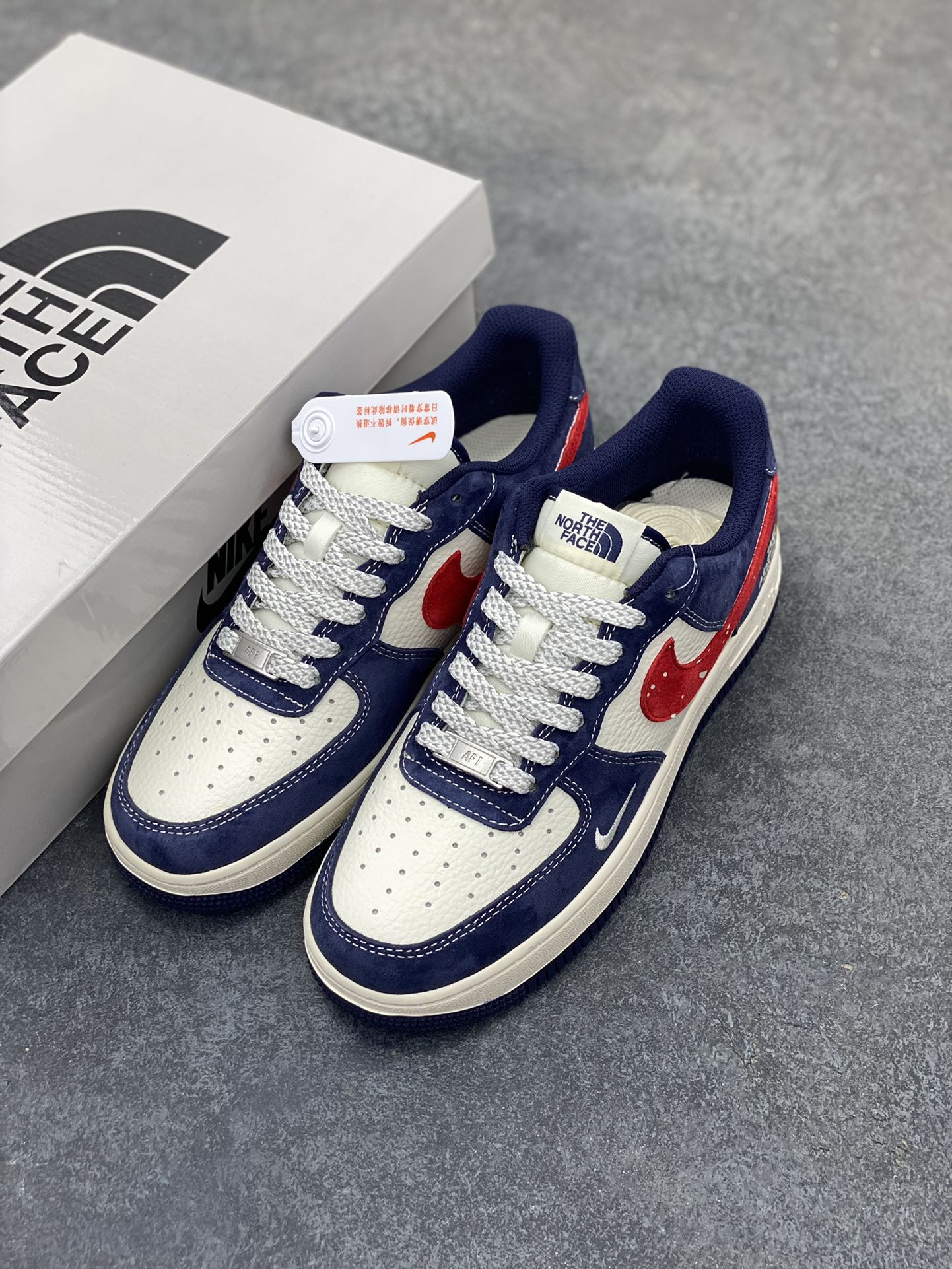 图片[8]-NIke Air Force 1 \’07 Low “北面联名——深兰红”空军一号 低帮 运动鞋 休闲鞋 折边针车 工艺难度大 原楦头原纸板 原装鞋盒 定制五金配件 内置全掌气垫 原厂鞋底 货号：HS8068-045 尺码：36 36.5 37.5 38 38.5 39 40 40.5 41 42 42.5 43 44 44.5 45-选品中心