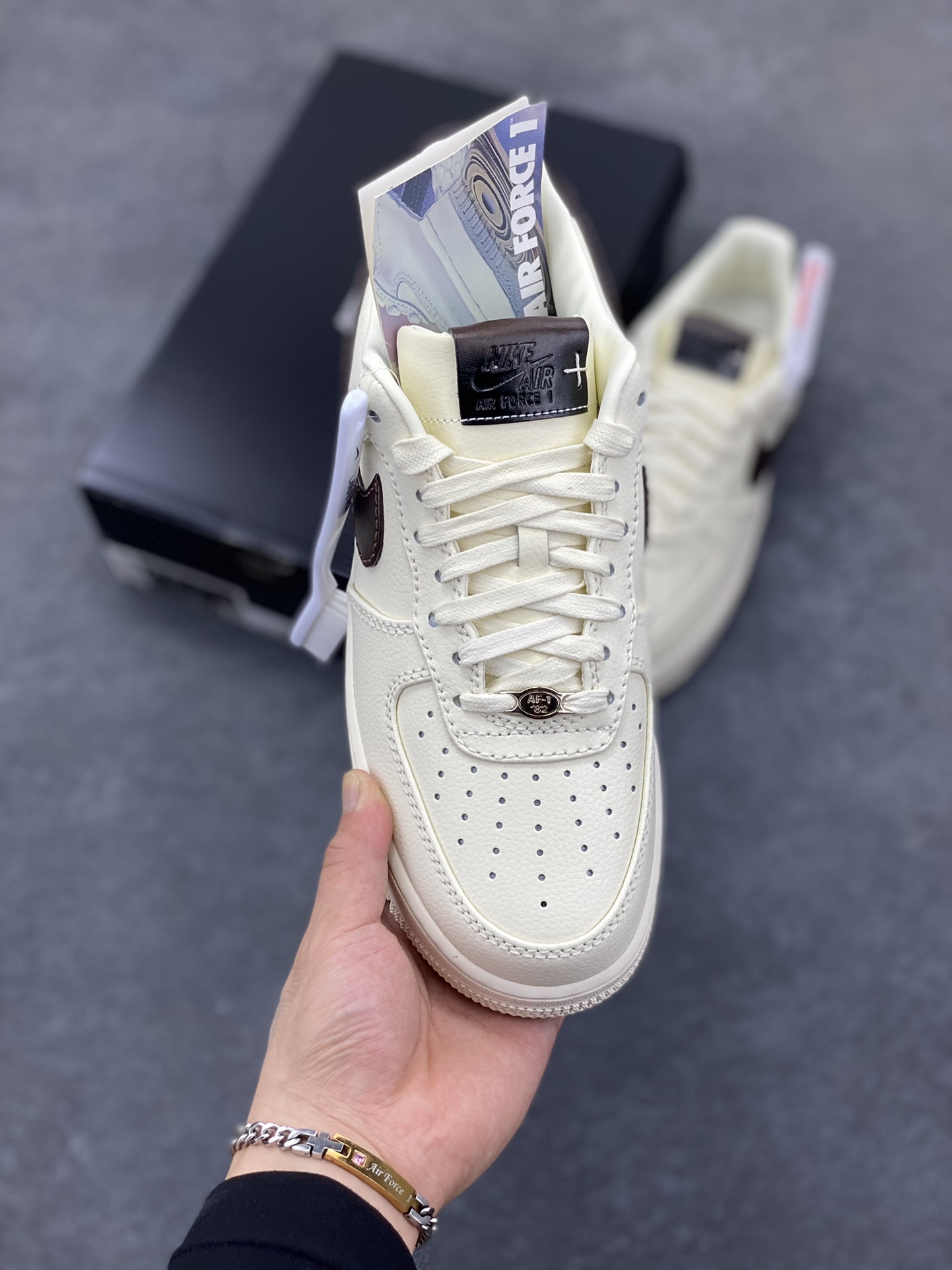 图片[2]-Nike Air Force 1 Low 奶油黄 空军一号低帮运动休闲板鞋 原楦头原纸板 打造纯正空军版型 专注外贸渠道 全掌内置蜂窝气垫 原盒配件 原厂中底钢印、拉帮完美 货号：IH7332-001 尺码：36 36.5 37.5 38 38.5 39 40 40.5 41 42 42.5 43 44 44.5 45 46-选品中心