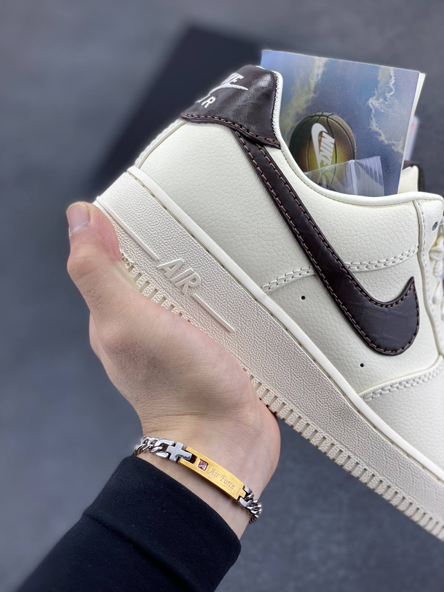 图片[6]-Nike Air Force 1 Low 奶油黄 空军一号低帮运动休闲板鞋 原楦头原纸板 打造纯正空军版型 专注外贸渠道 全掌内置蜂窝气垫 原盒配件 原厂中底钢印、拉帮完美 货号：IH7332-001 尺码：36 36.5 37.5 38 38.5 39 40 40.5 41 42 42.5 43 44 44.5 45 46-选品中心