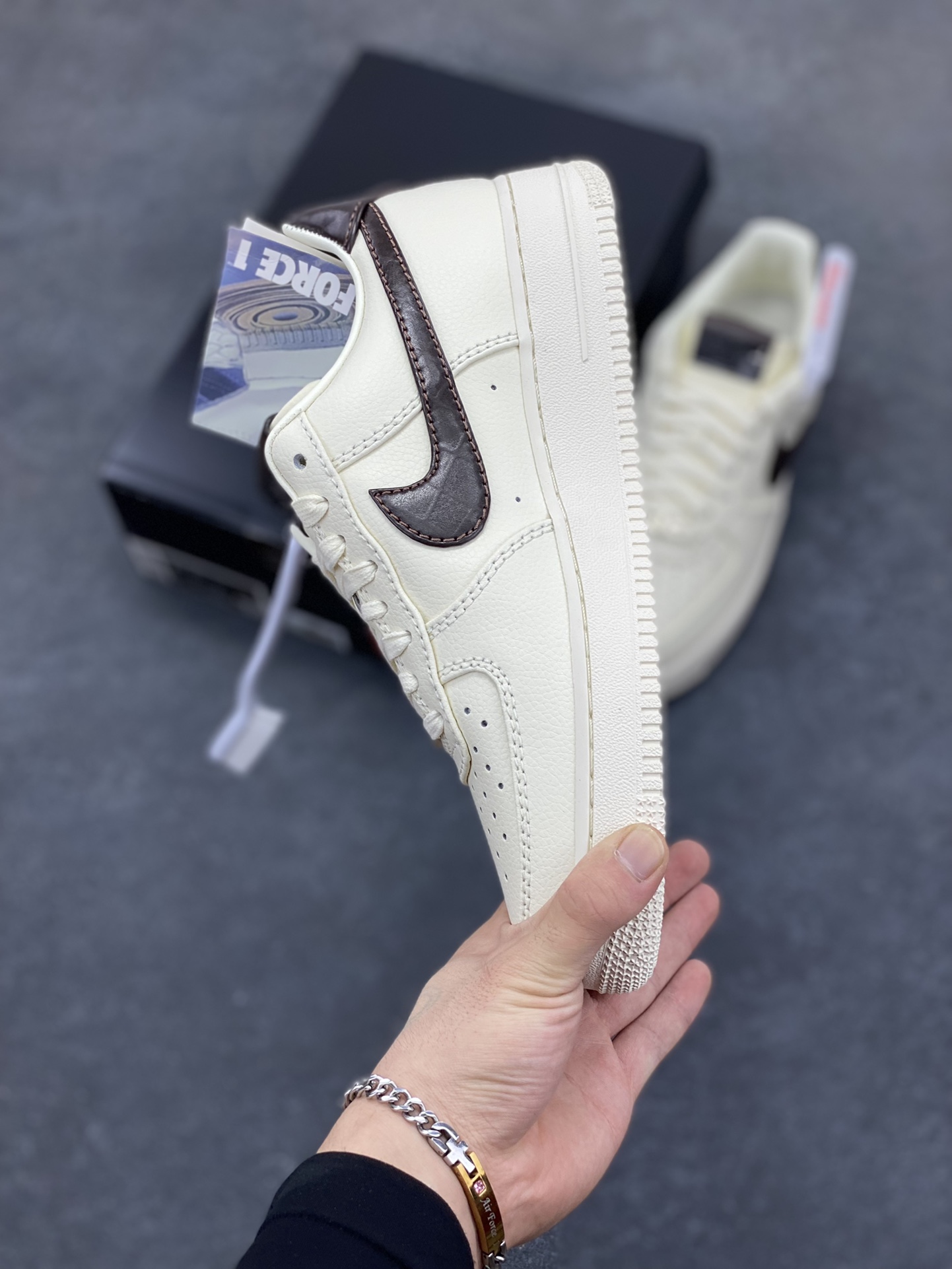 图片[3]-Nike Air Force 1 Low 奶油黄 空军一号低帮运动休闲板鞋 原楦头原纸板 打造纯正空军版型 专注外贸渠道 全掌内置蜂窝气垫 原盒配件 原厂中底钢印、拉帮完美 货号：IH7332-001 尺码：36 36.5 37.5 38 38.5 39 40 40.5 41 42 42.5 43 44 44.5 45 46-选品中心