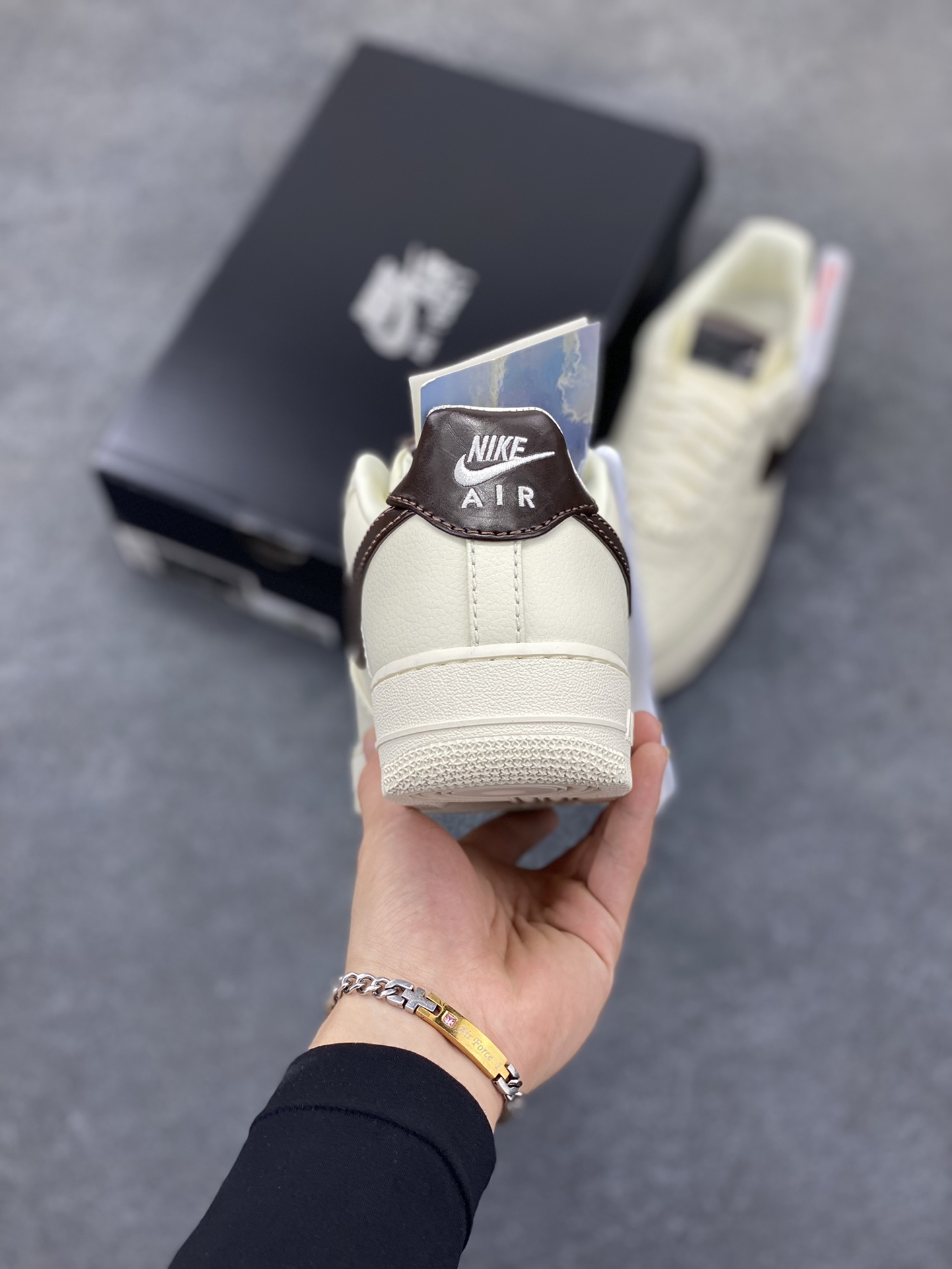 图片[4]-Nike Air Force 1 Low 奶油黄 空军一号低帮运动休闲板鞋 原楦头原纸板 打造纯正空军版型 专注外贸渠道 全掌内置蜂窝气垫 原盒配件 原厂中底钢印、拉帮完美 货号：IH7332-001 尺码：36 36.5 37.5 38 38.5 39 40 40.5 41 42 42.5 43 44 44.5 45 46-选品中心