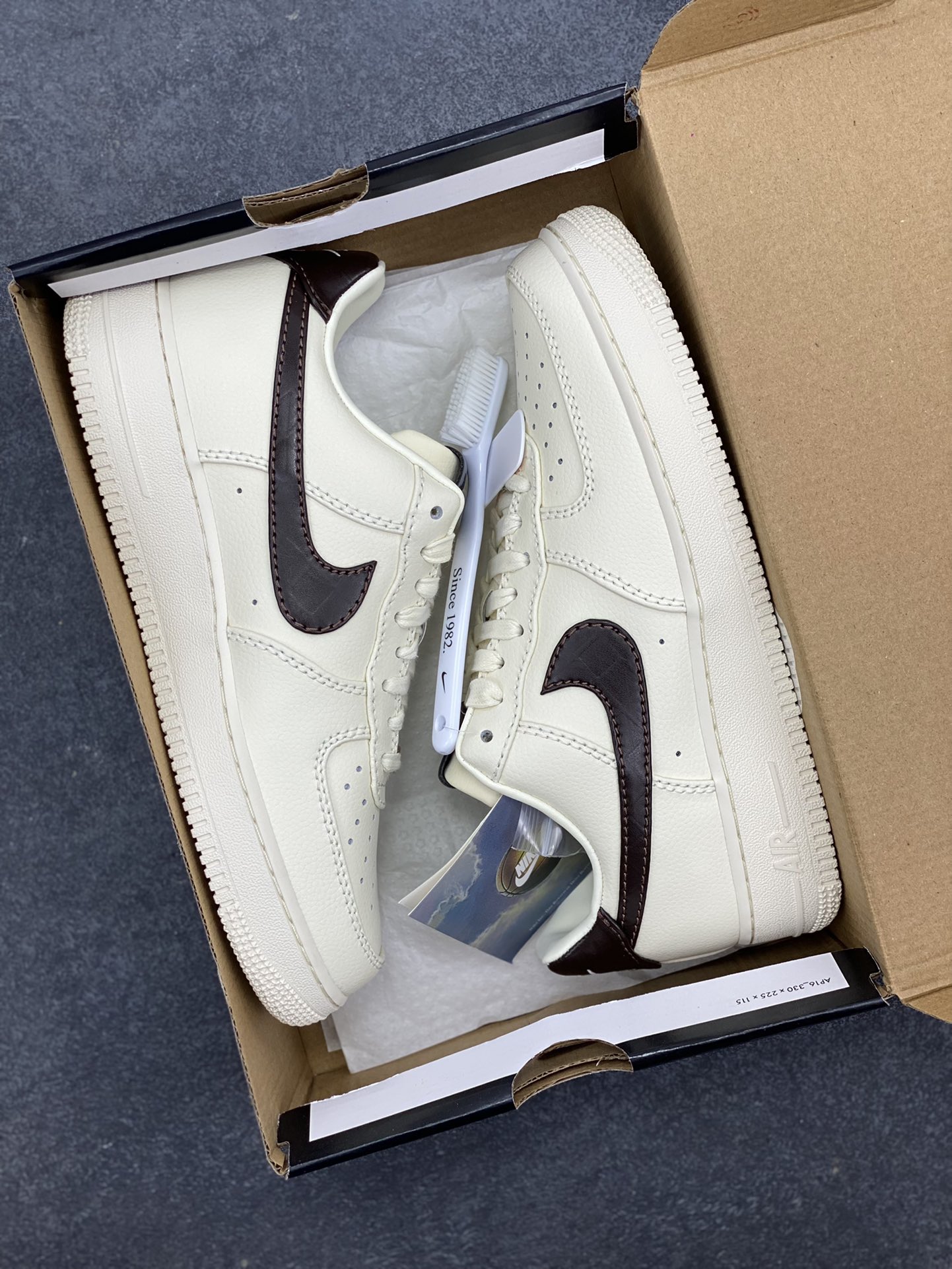 图片[9]-Nike Air Force 1 Low 奶油黄 空军一号低帮运动休闲板鞋 原楦头原纸板 打造纯正空军版型 专注外贸渠道 全掌内置蜂窝气垫 原盒配件 原厂中底钢印、拉帮完美 货号：IH7332-001 尺码：36 36.5 37.5 38 38.5 39 40 40.5 41 42 42.5 43 44 44.5 45 46-选品中心
