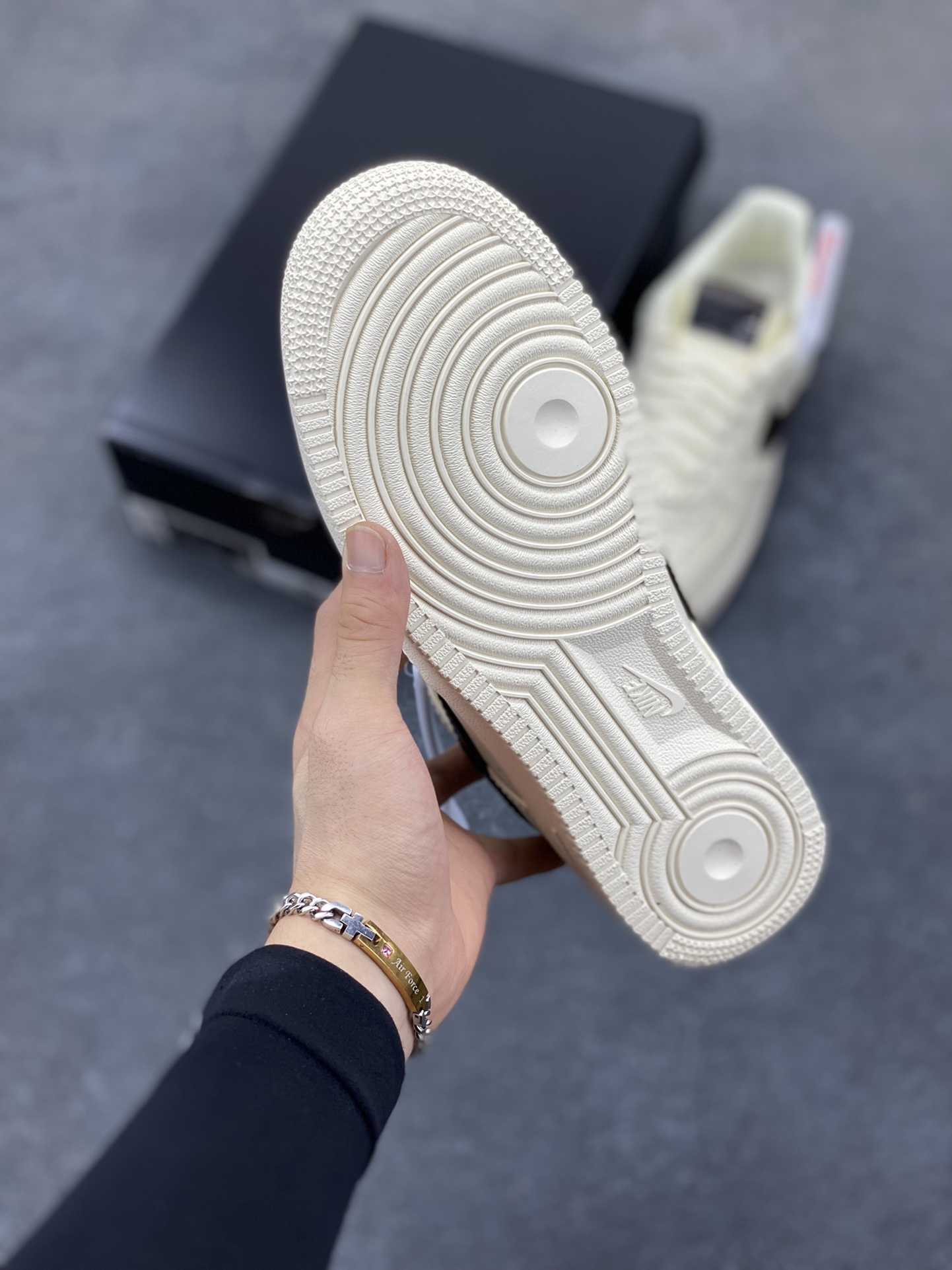 图片[5]-Nike Air Force 1 Low 奶油黄 空军一号低帮运动休闲板鞋 原楦头原纸板 打造纯正空军版型 专注外贸渠道 全掌内置蜂窝气垫 原盒配件 原厂中底钢印、拉帮完美 货号：IH7332-001 尺码：36 36.5 37.5 38 38.5 39 40 40.5 41 42 42.5 43 44 44.5 45 46-选品中心