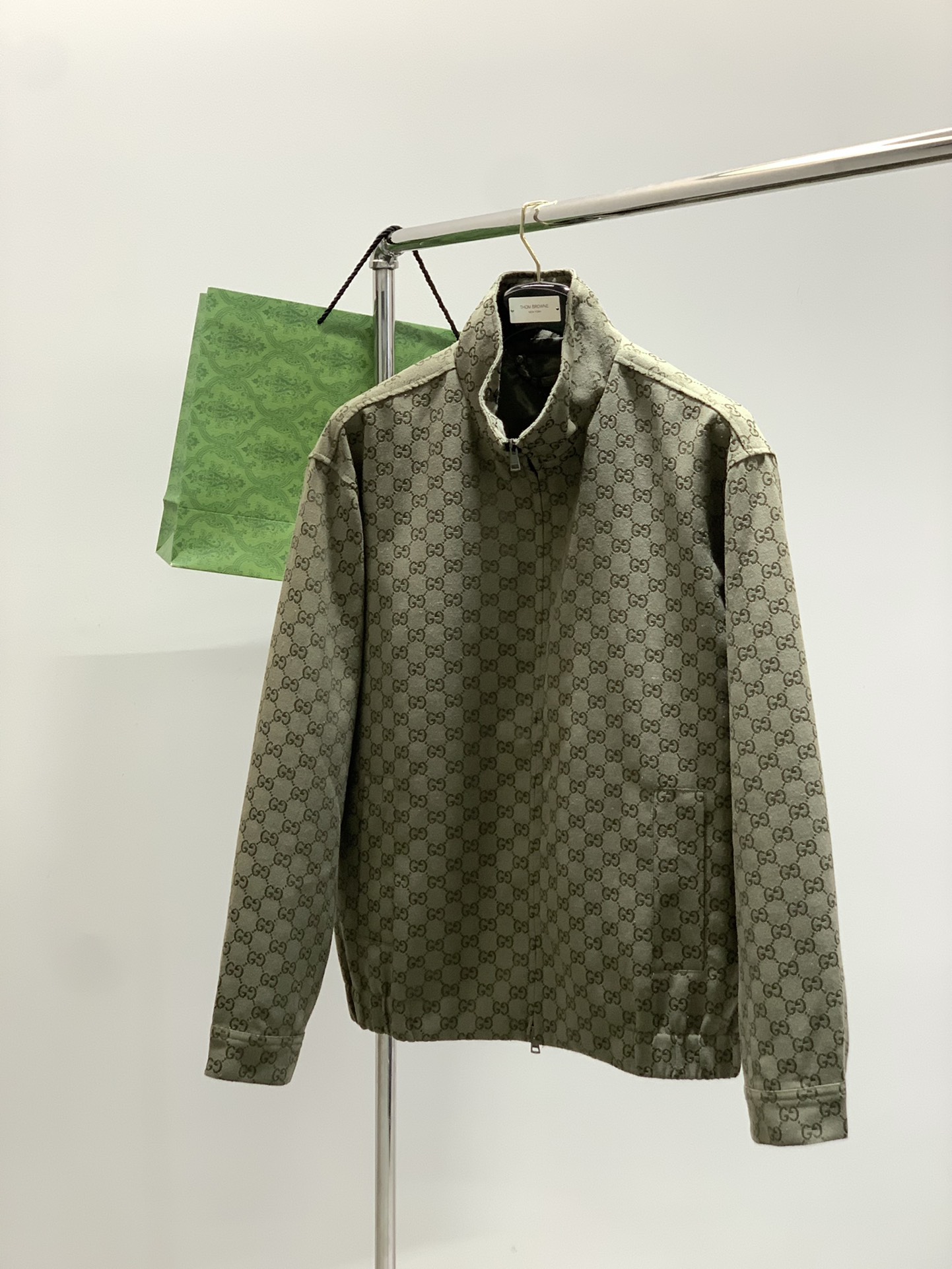 “Autumn 2025 Fashion Jacket by Gucci: Special Features, Sizes S-XL, Chief, Bra, Shoulder, Down Measurements” - 图片 1