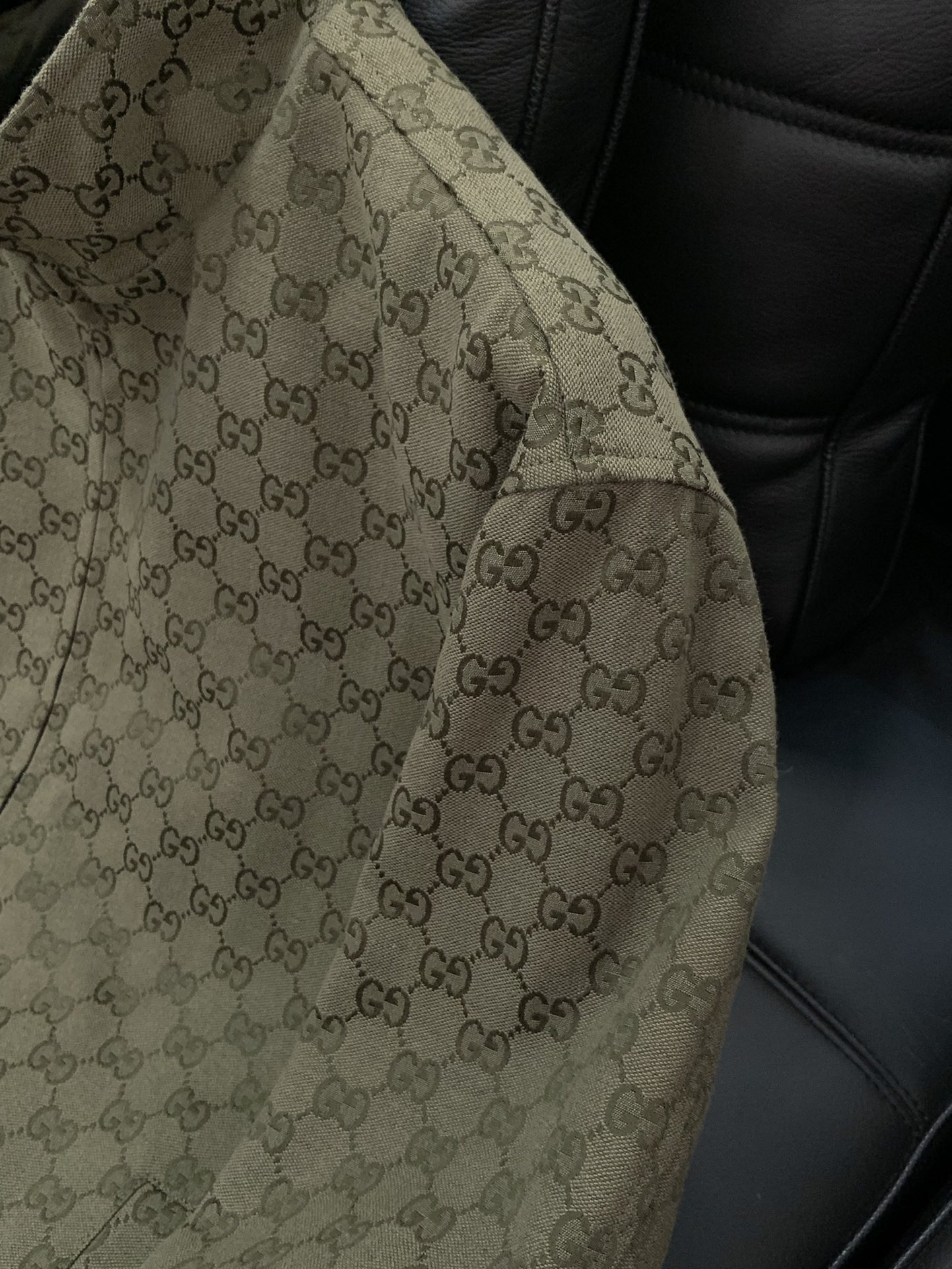 “Autumn 2025 Fashion Jacket by Gucci: Special Features, Sizes S-XL, Chief, Bra, Shoulder, Down Measurements” - 图片 5