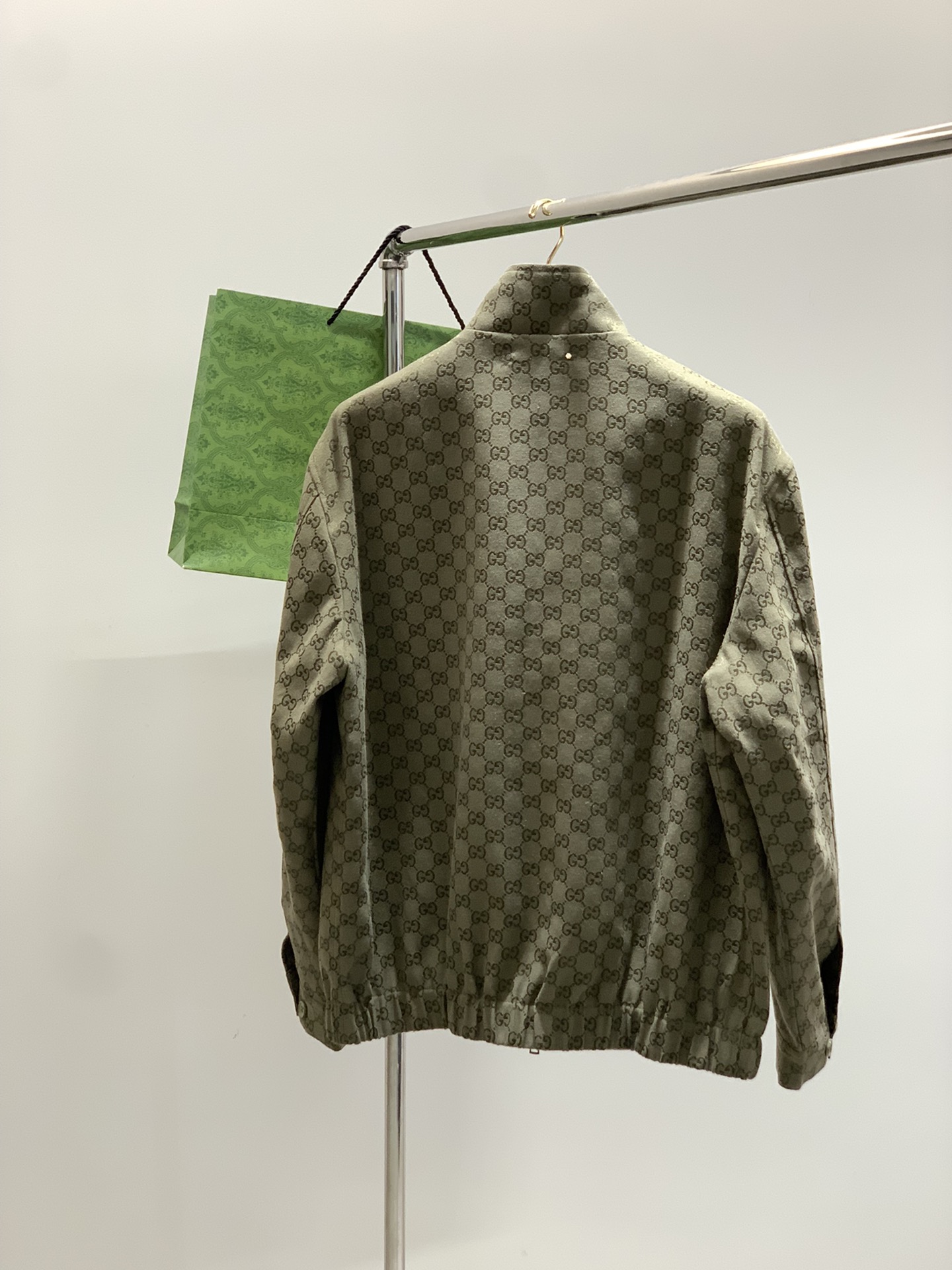 “Autumn 2025 Fashion Jacket by Gucci: Special Features, Sizes S-XL, Chief, Bra, Shoulder, Down Measurements” - 图片 2