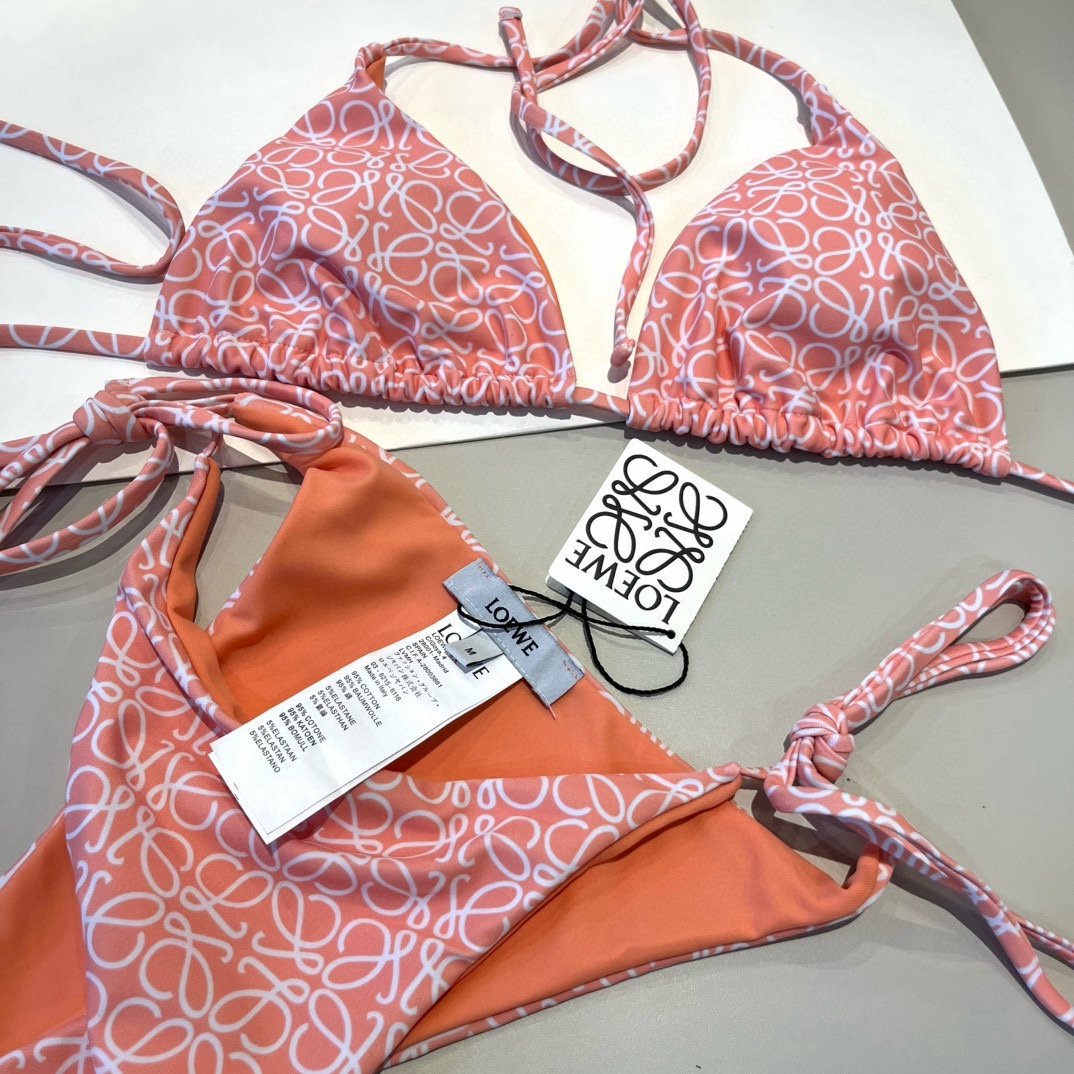 🆕
罗意威LOEWE新款比基尼泳衣👙❤️😍🥰适合多种场景的游泳衣🏊‍♀️海边 游泳池 温泉 水上乐园 漂