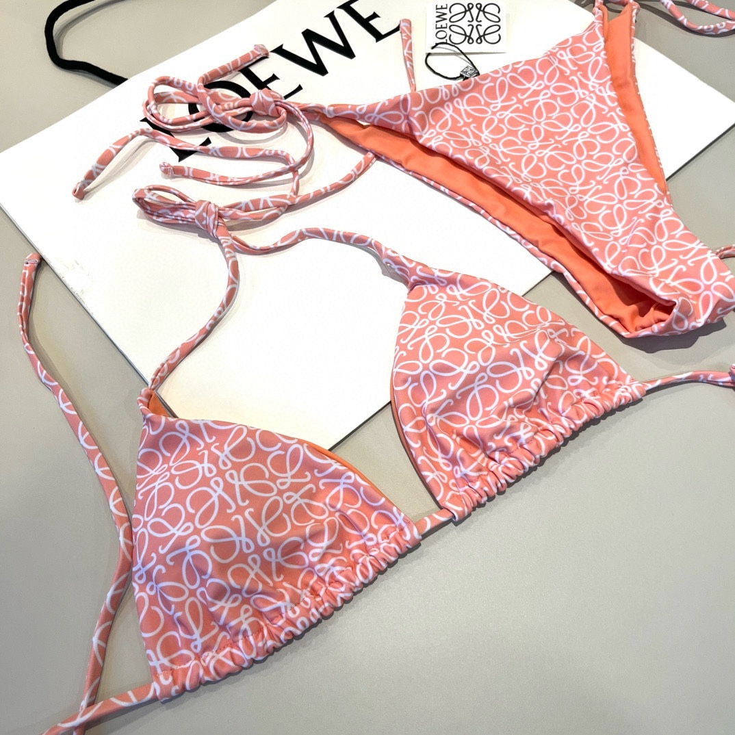🆕
罗意威LOEWE新款比基尼泳衣👙❤️😍🥰适合多种场景的游泳衣🏊‍♀️海边 游泳池 温泉 水上乐园 漂