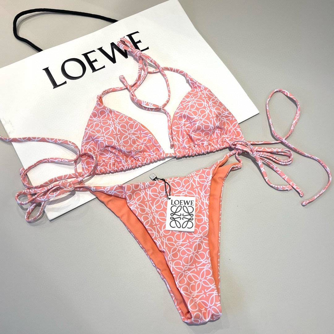 🆕
罗意威LOEWE新款比基尼泳衣👙❤️😍🥰适合多种场景的游泳衣🏊‍♀️海边 游泳池 温泉 水上乐园 漂