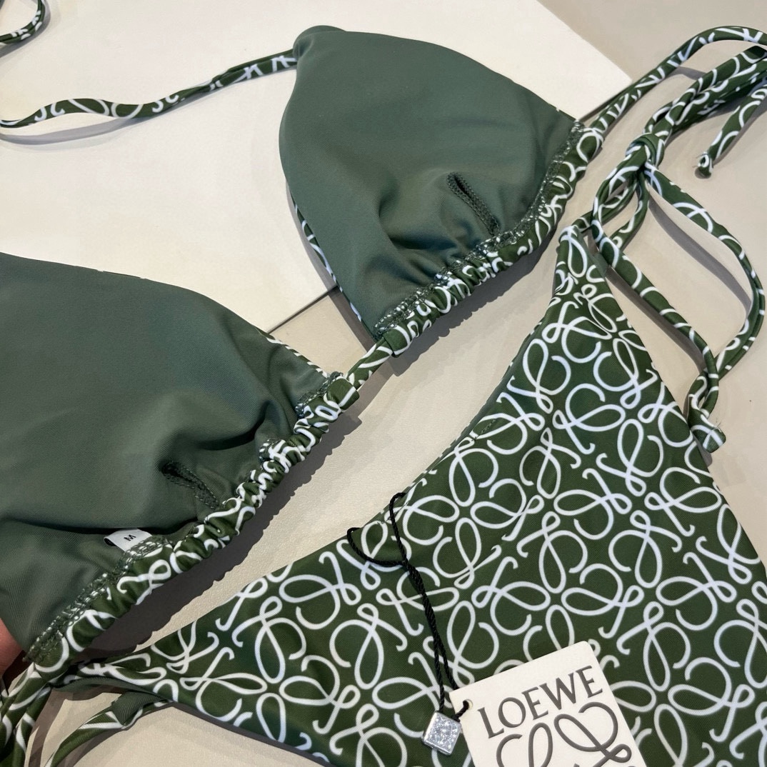 🆕
罗意威LOEWE新款比基尼泳衣👙❤️😍🥰适合多种场景的游泳衣🏊‍♀️海边 游泳池 温泉 水上乐园 漂