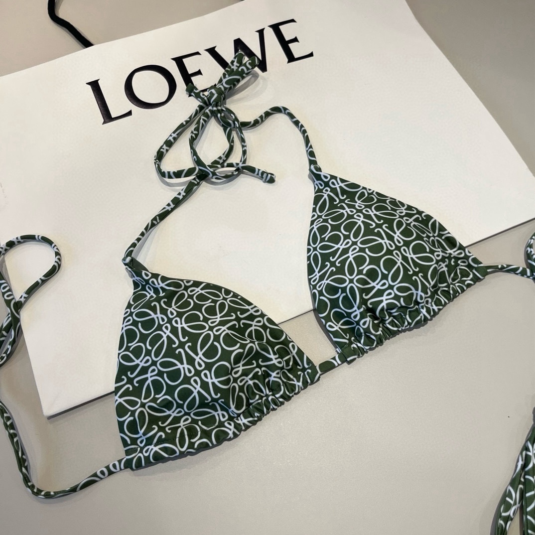 🆕
罗意威LOEWE新款比基尼泳衣👙❤️😍🥰适合多种场景的游泳衣🏊‍♀️海边 游泳池 温泉 水上乐园 漂