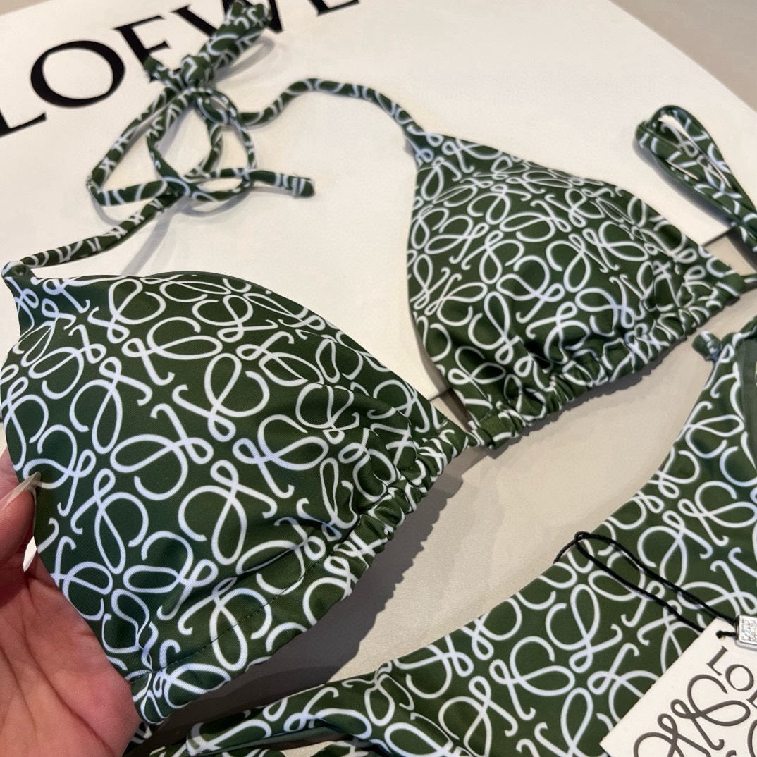 🆕
罗意威LOEWE新款比基尼泳衣👙❤️😍🥰适合多种场景的游泳衣🏊‍♀️海边 游泳池 温泉 水上乐园 漂