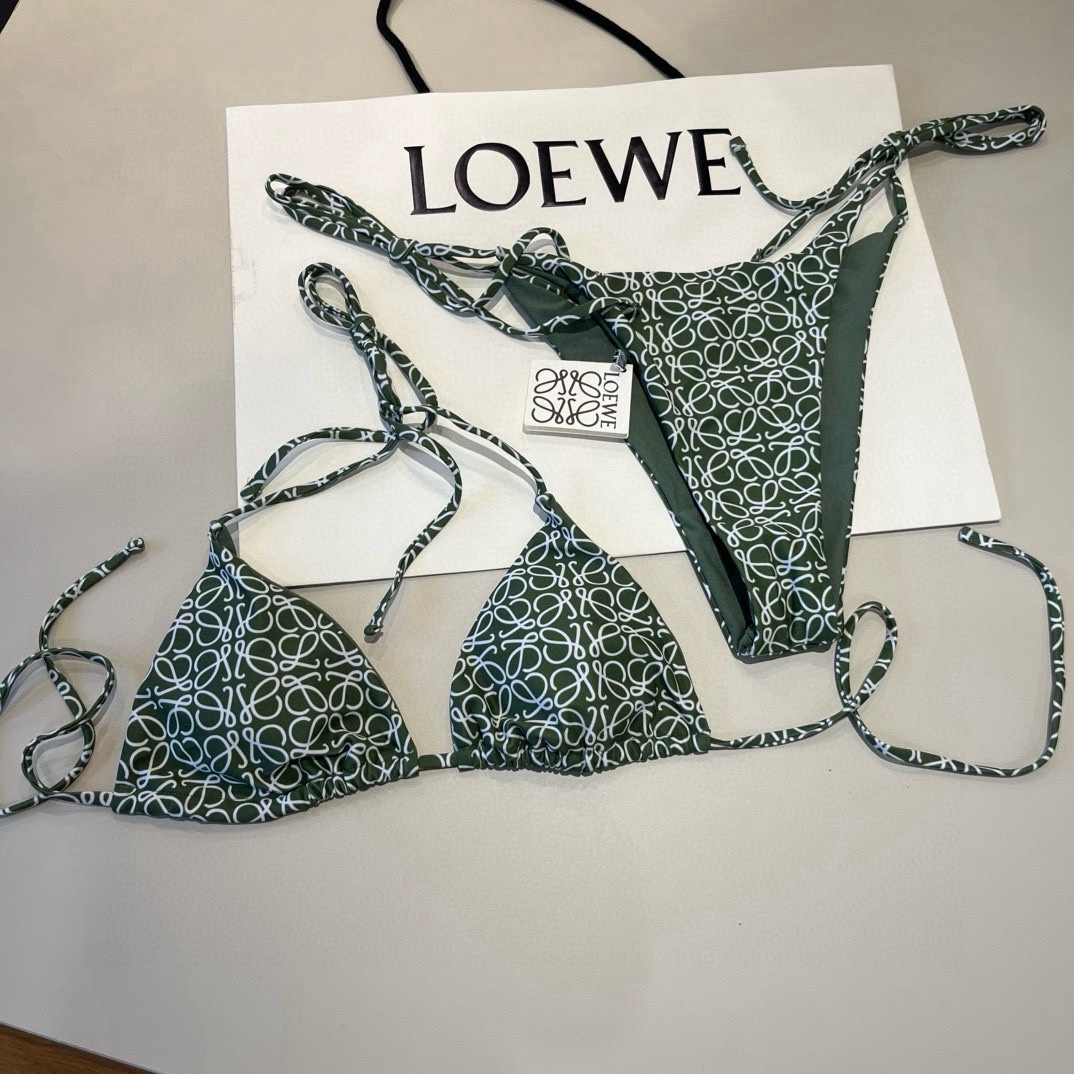 🆕
罗意威LOEWE新款比基尼泳衣👙❤️😍🥰适合多种场景的游泳衣🏊‍♀️海边 游泳池 温泉 水上乐园 漂