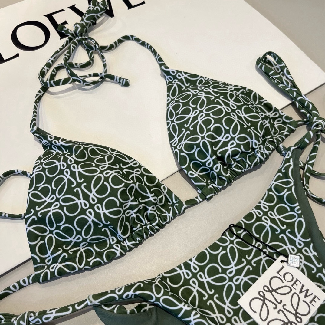🆕
罗意威LOEWE新款比基尼泳衣👙❤️😍🥰适合多种场景的游泳衣🏊‍♀️海边 游泳池 温泉 水上乐园 漂