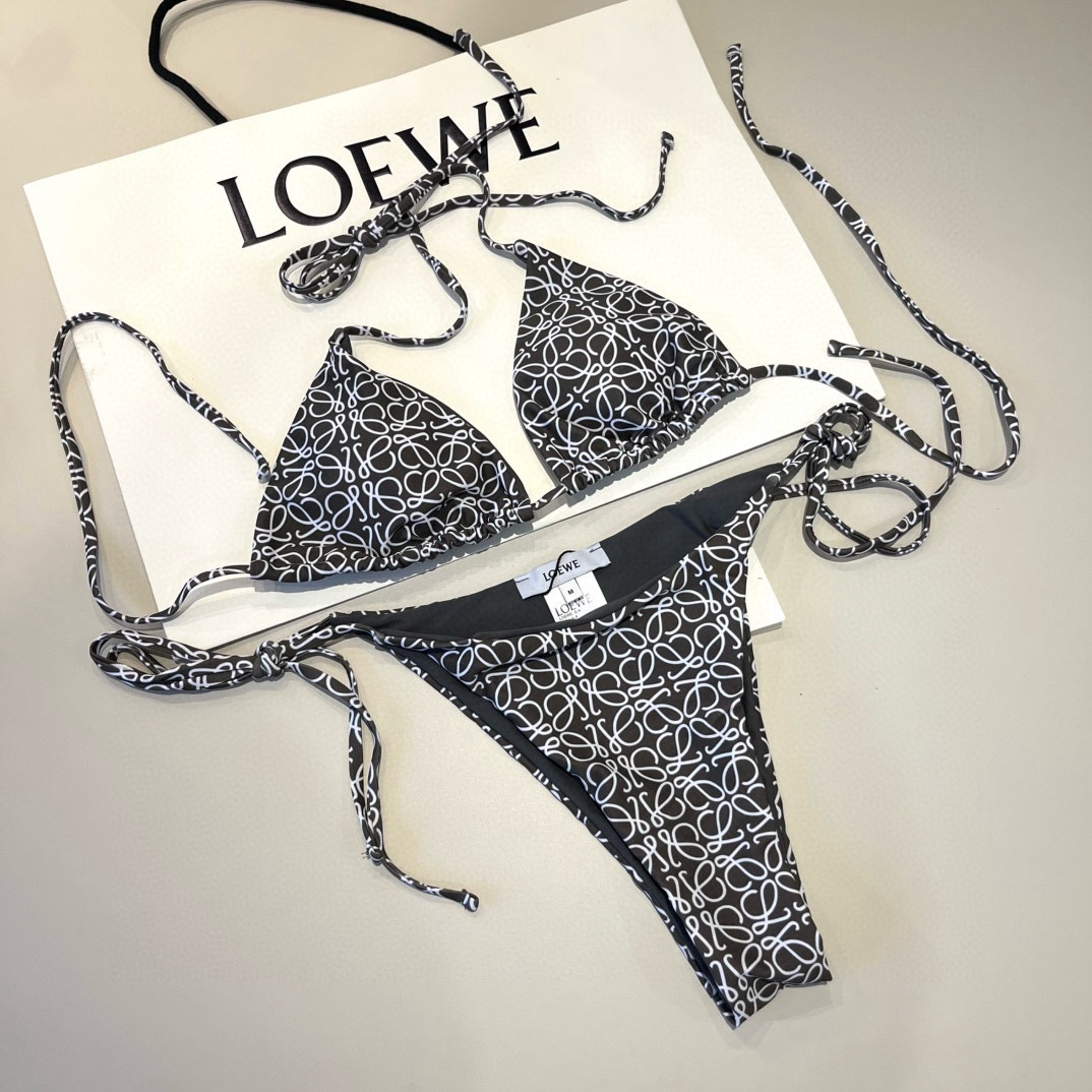 🆕
罗意威LOEWE新款比基尼泳衣👙❤️😍🥰适合多种场景的游泳衣🏊‍♀️海边 游泳池 温泉 水上乐园 漂