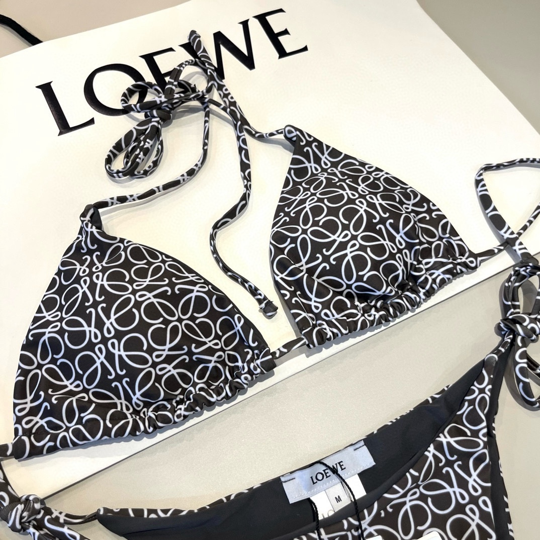 🆕
罗意威LOEWE新款比基尼泳衣👙❤️😍🥰适合多种场景的游泳衣🏊‍♀️海边 游泳池 温泉 水上乐园 漂