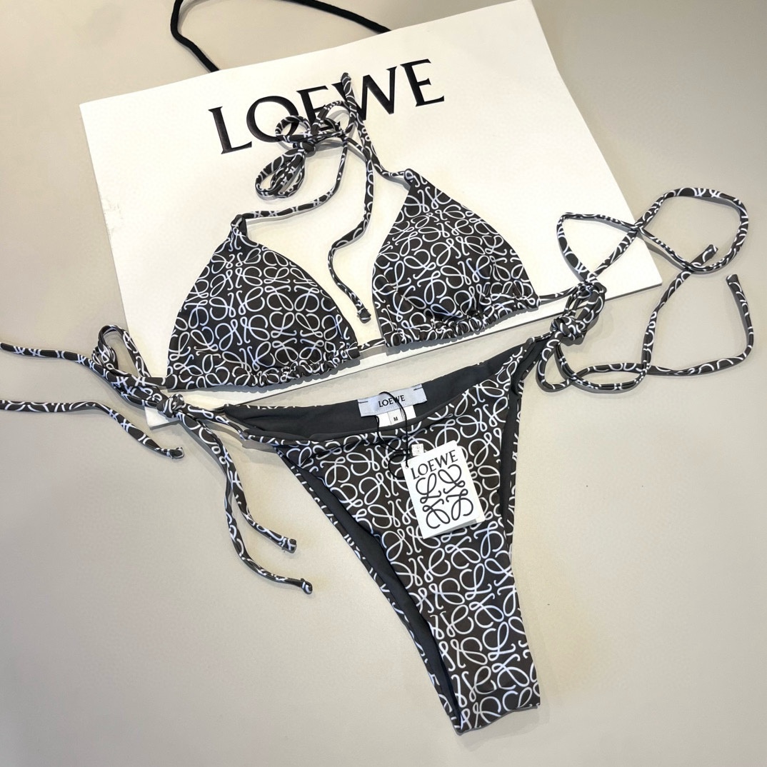 🆕
罗意威LOEWE新款比基尼泳衣👙❤️😍🥰适合多种场景的游泳衣🏊‍♀️海边 游泳池 温泉 水上乐园 漂