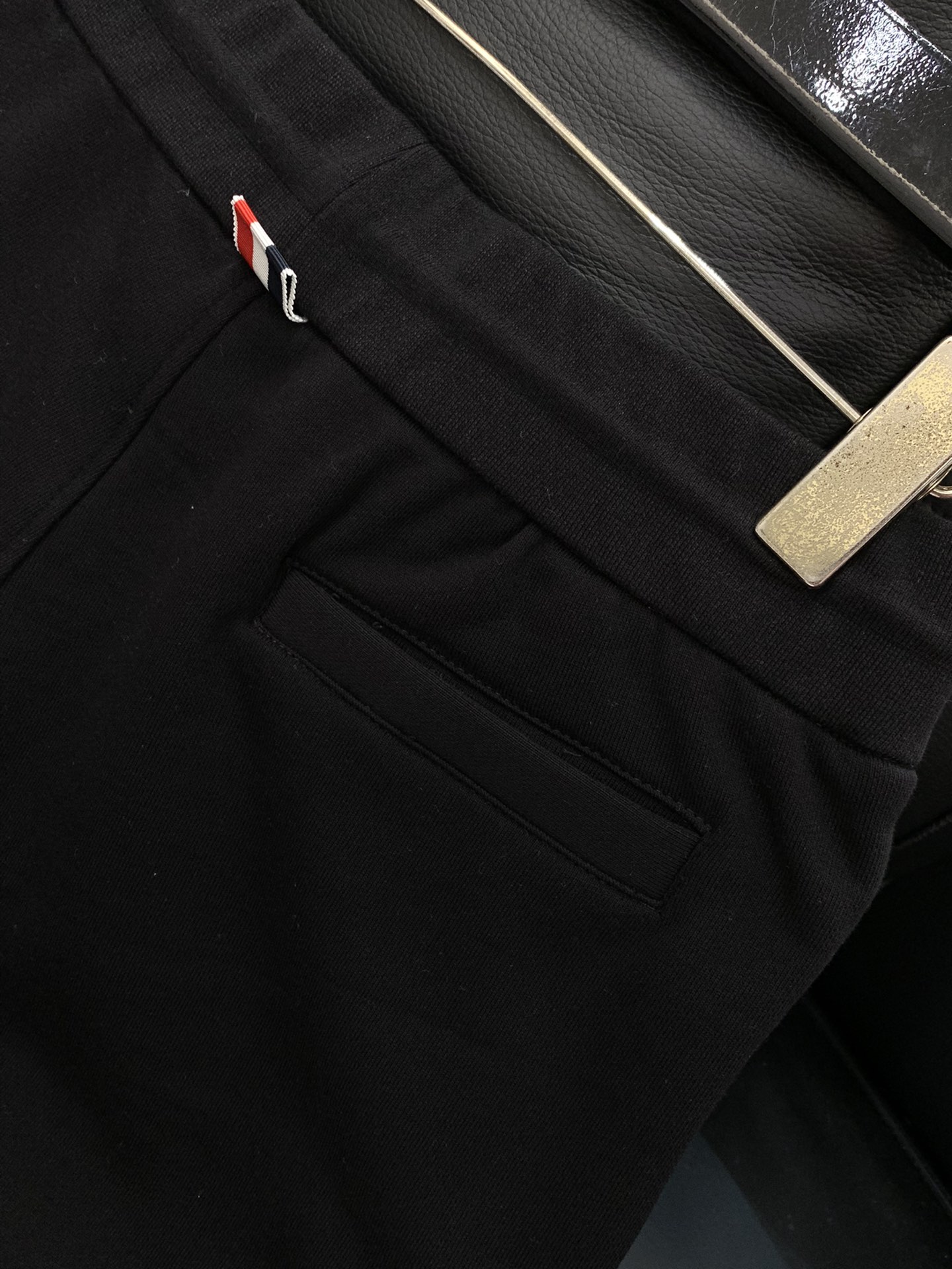 “Thom Browne Summer 2025 Update: Fashion Recreational Shorts with Top-Level Printing and Imported Fabrics” - 图片 8