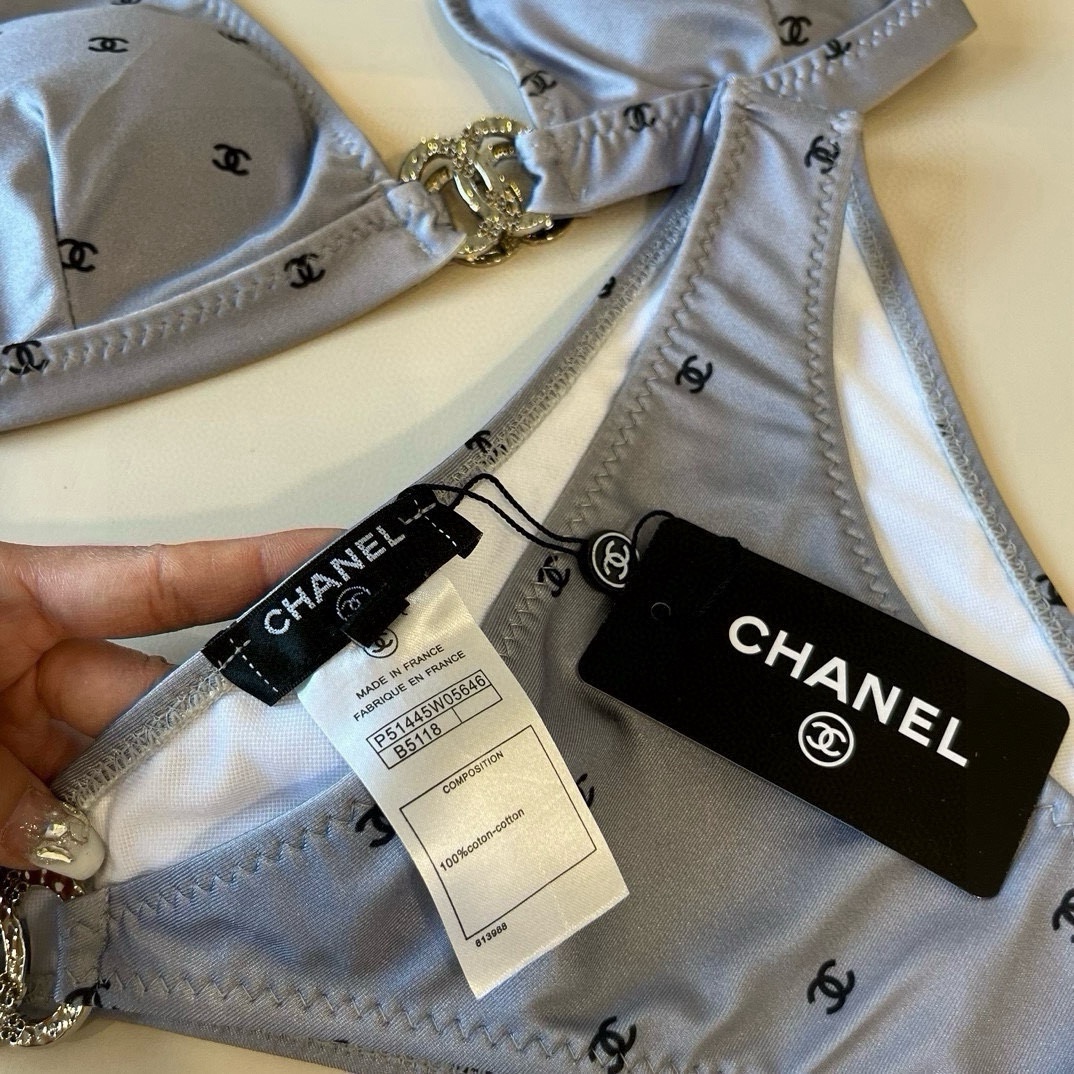🆕
Chanel比基尼泳衣  😍🥰适合多种场景的游泳衣🏊‍♀️海边 游泳池 温泉 水上乐园 漂流都可以😌