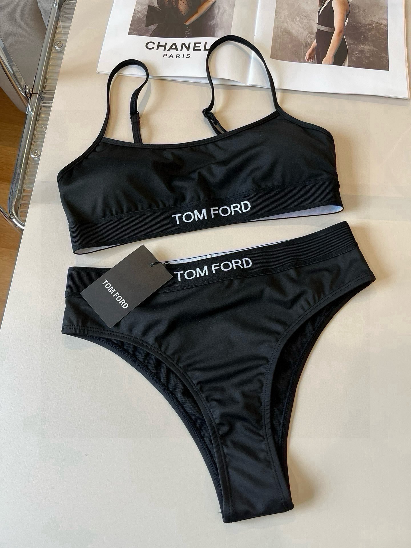🆕
TOMFORD新款比基尼中古套装  吊带背心 三角打底裤分体泳衣，黑色，白色 S M L X L