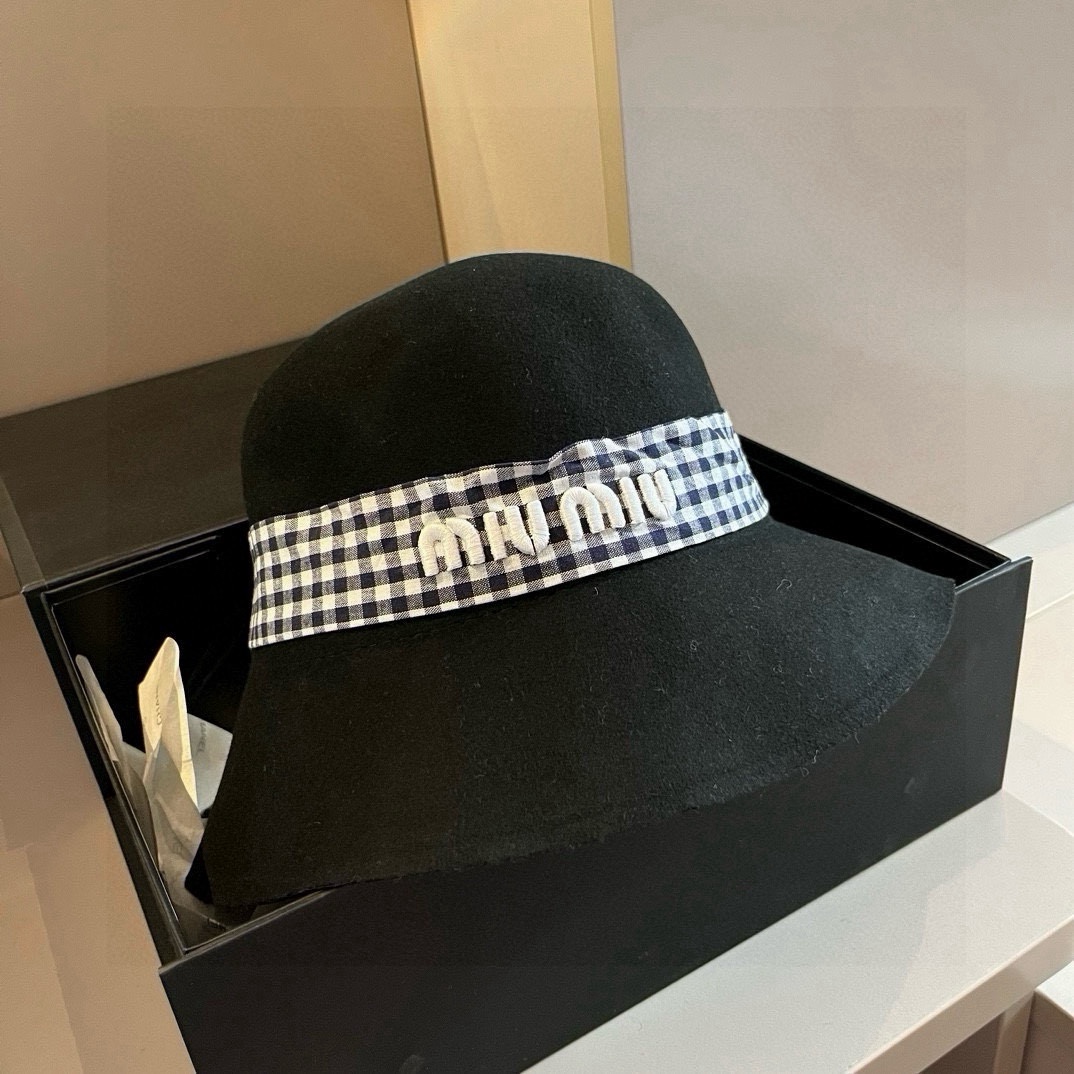 🆕

miumiu缪缪秋冬新款羊毛盆帽，百分百羊毛面料%、头围57cm