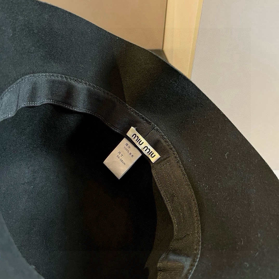 🆕

miumiu缪缪秋冬新款羊毛盆帽，百分百羊毛面料%、头围57cm